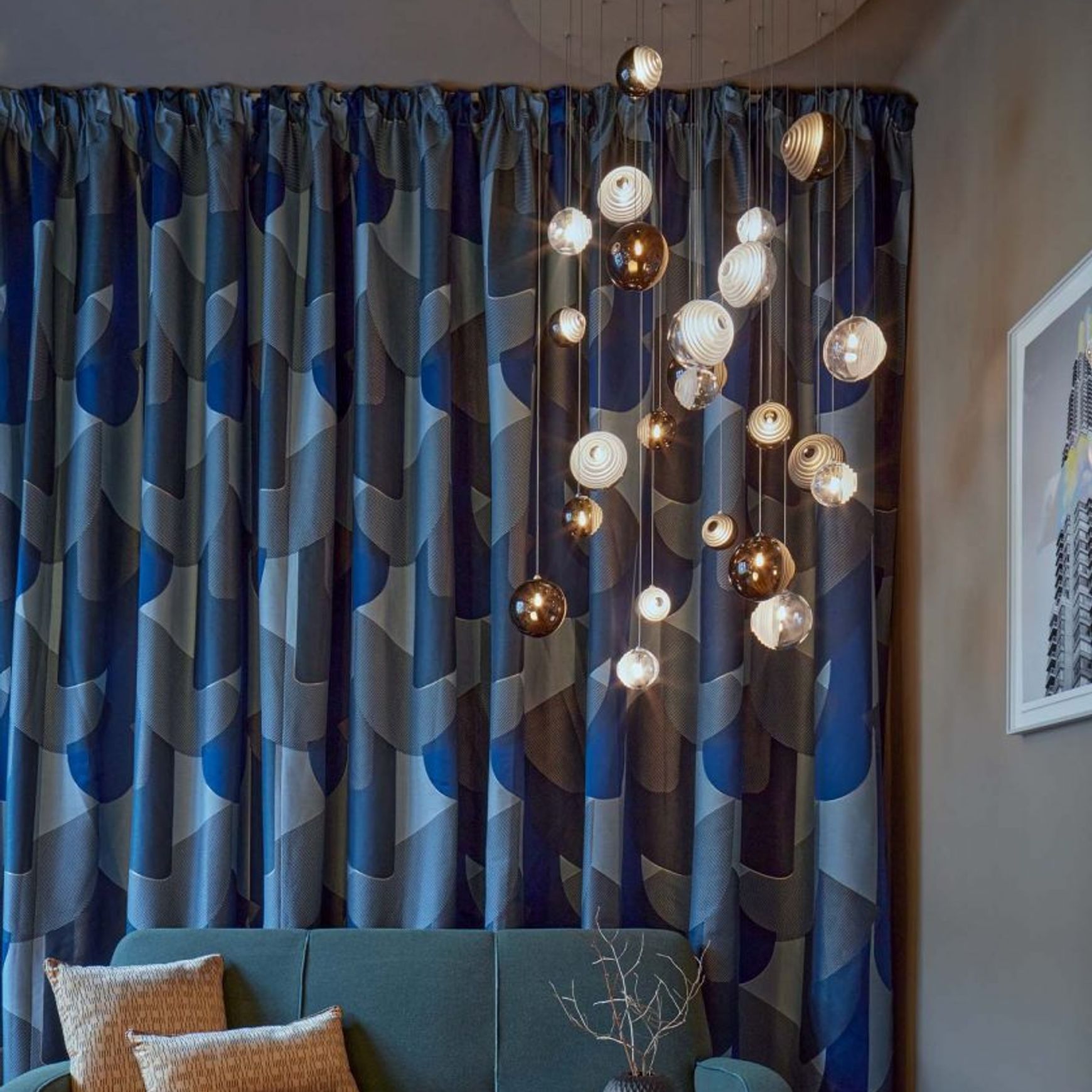 Dark & Bright Star Pendant Light