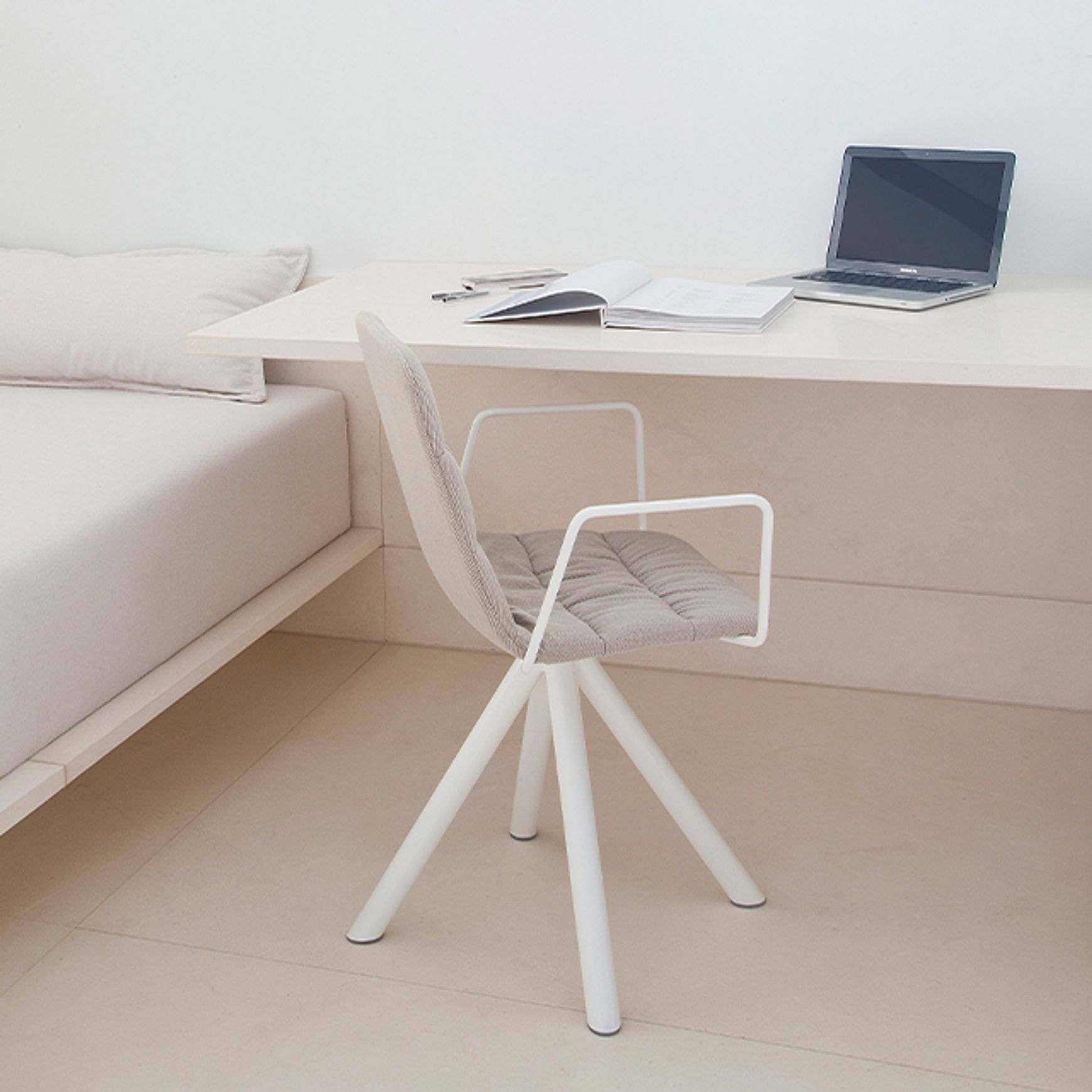 Maarten Chair - Swivel