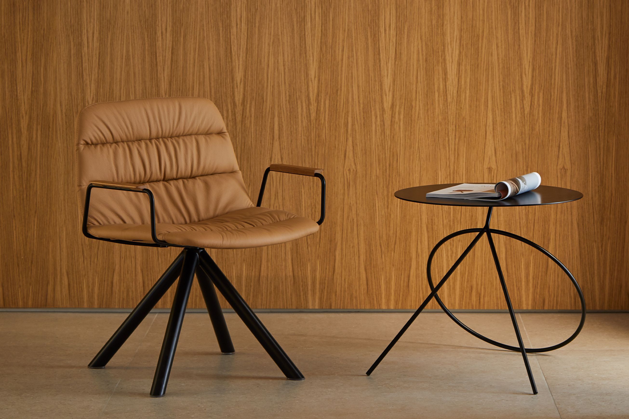 Maarten Lounge Chair - Swivel Base & Soft Upholstery with Arms
