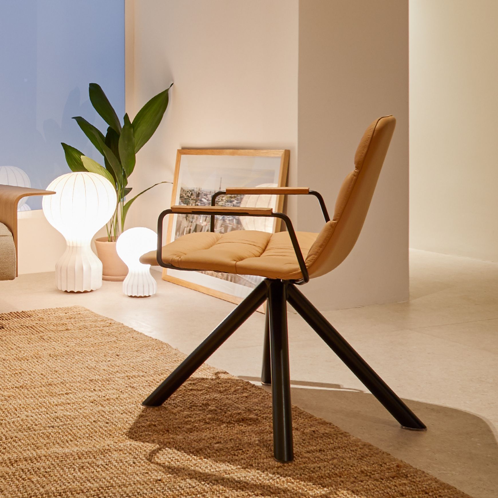 Maarten Lounge Chair - Swivel Base & Soft Upholstery with Arms