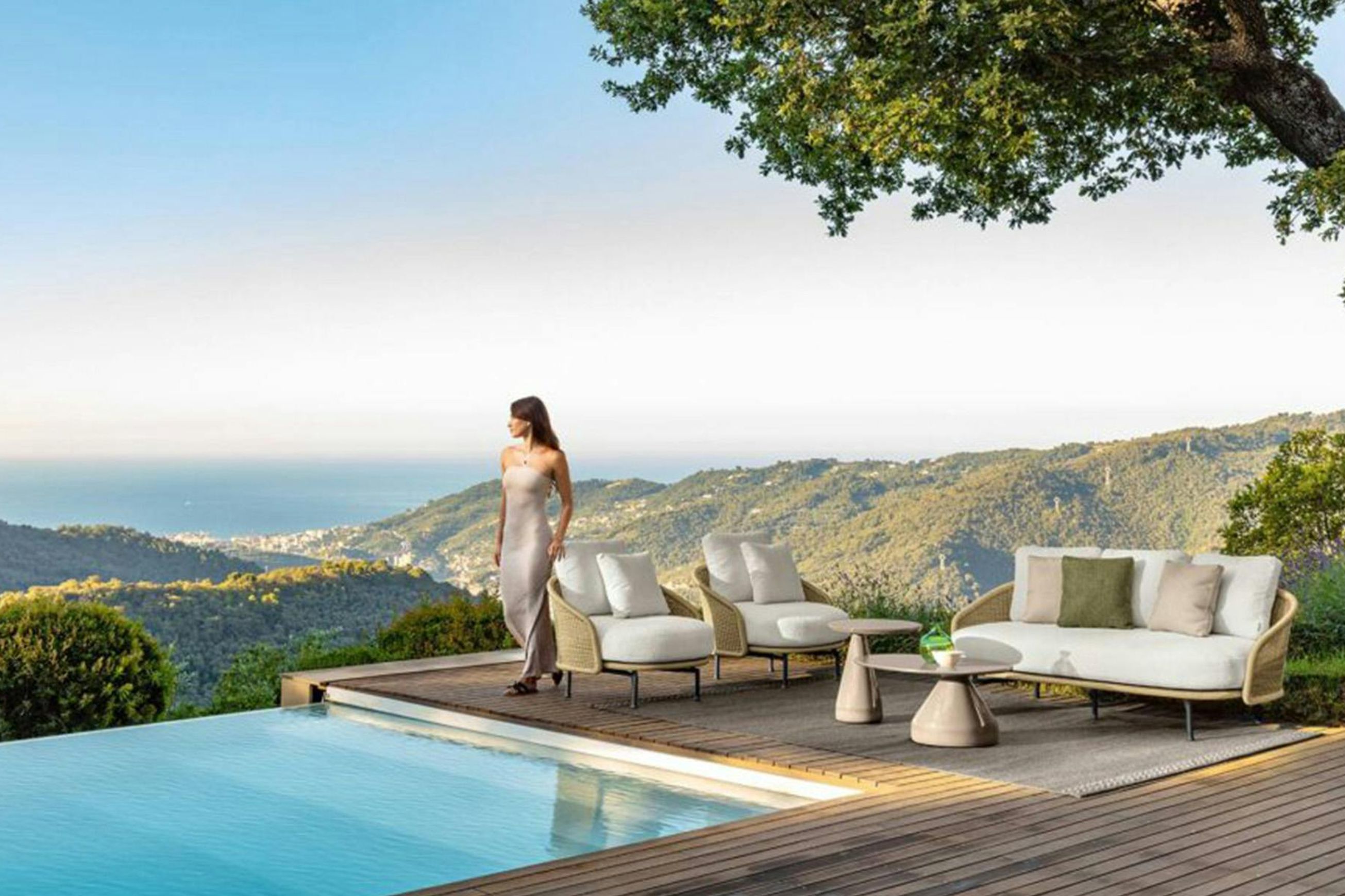 Plaza Outdoor Coffee Table