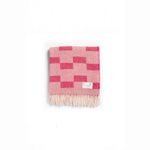 Ruanui Station Lambswool Throw - Rakatunga Raspberry