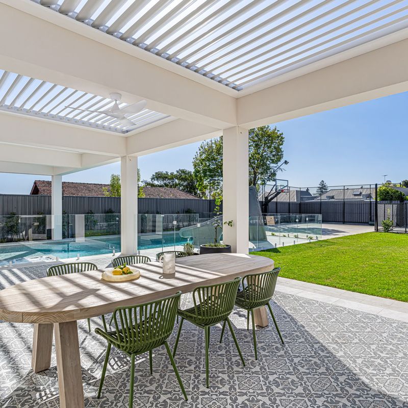 200 Suburban Opening Roof