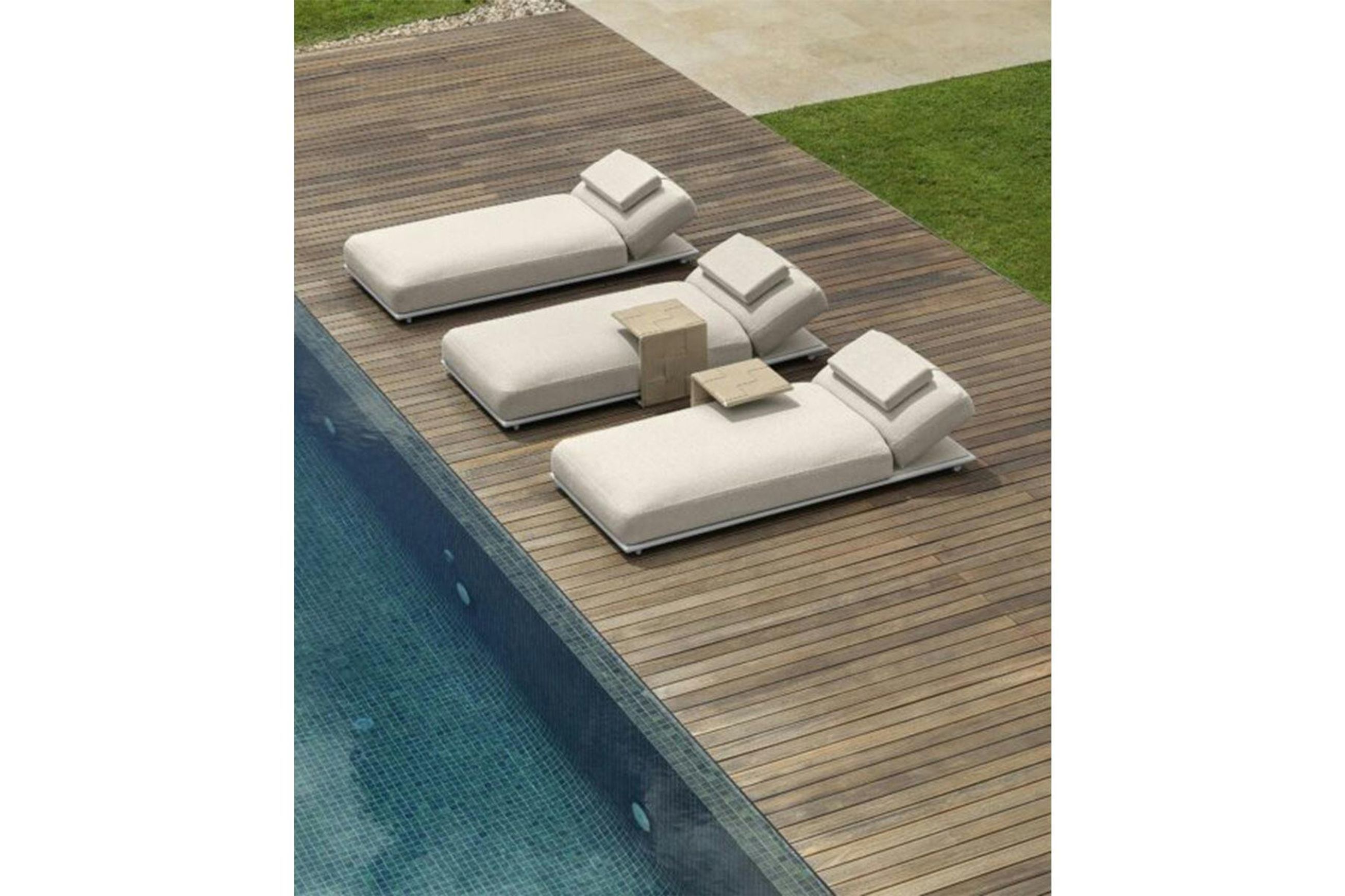 Tresse Outdoor Side Table
