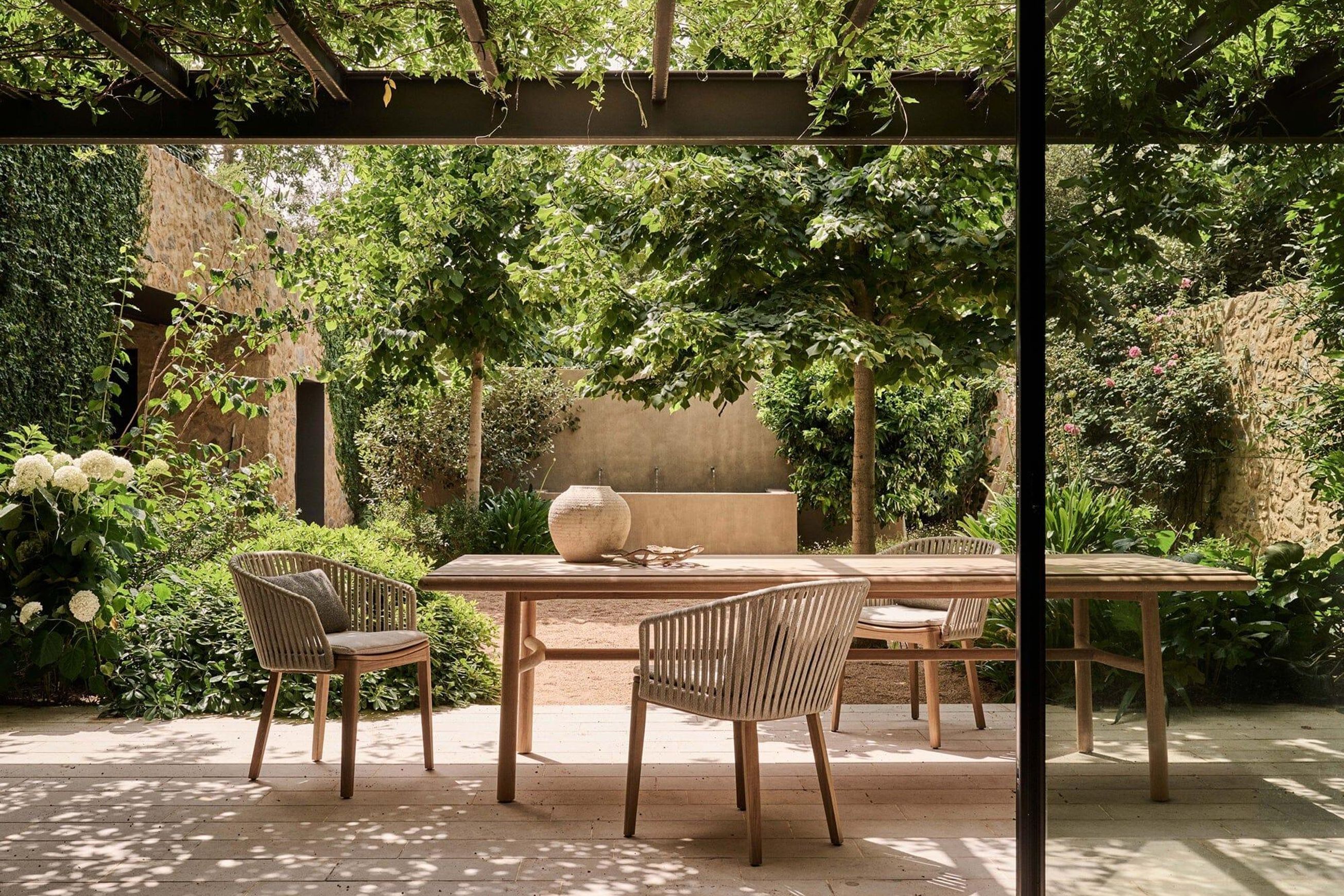 Ukiyo Dining Table