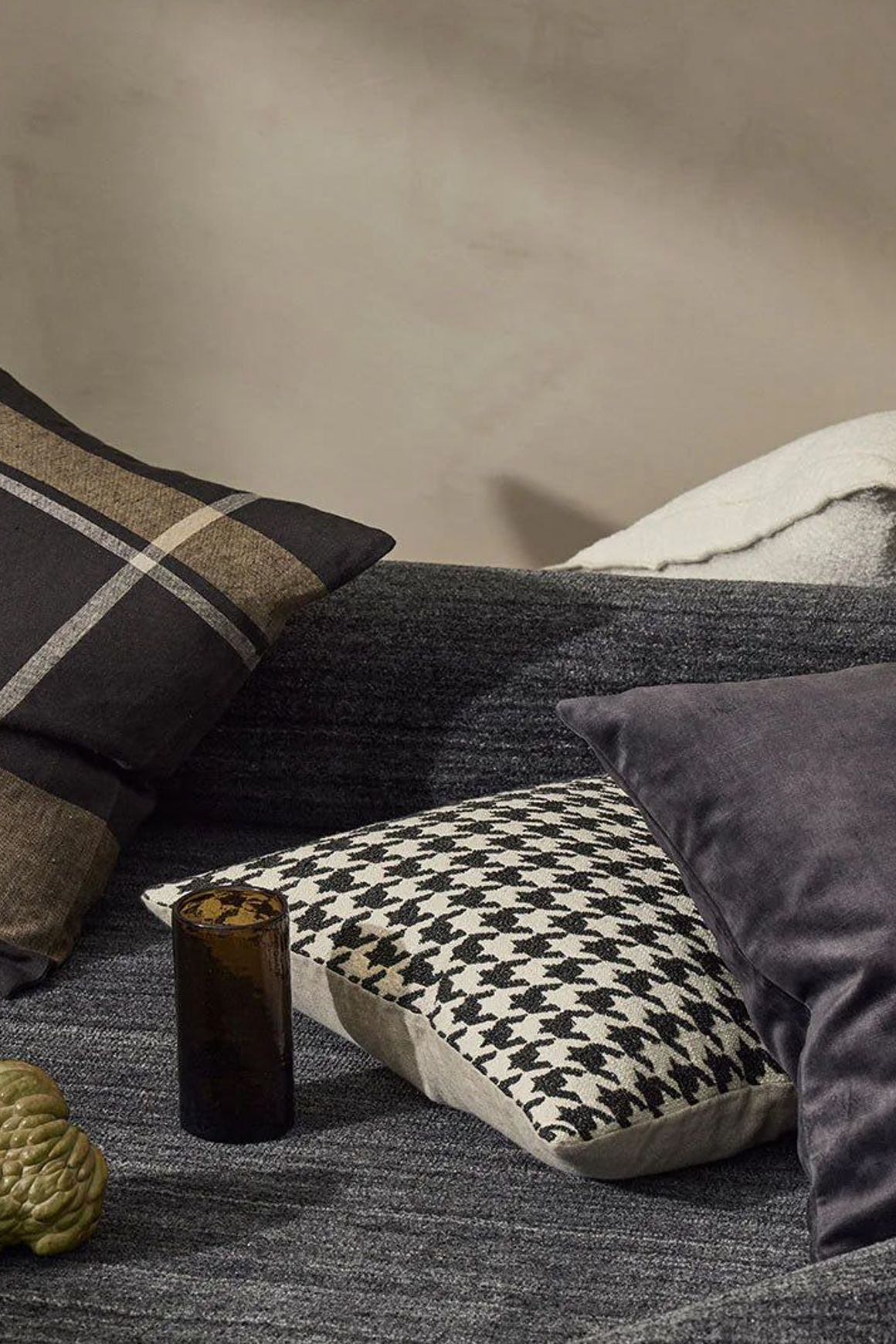 Weave Home Giovanni Cushion - Midnight | Bouclé Houndstooth