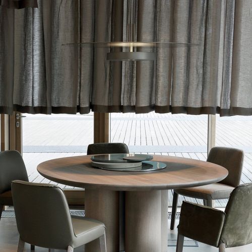 Olle dining table