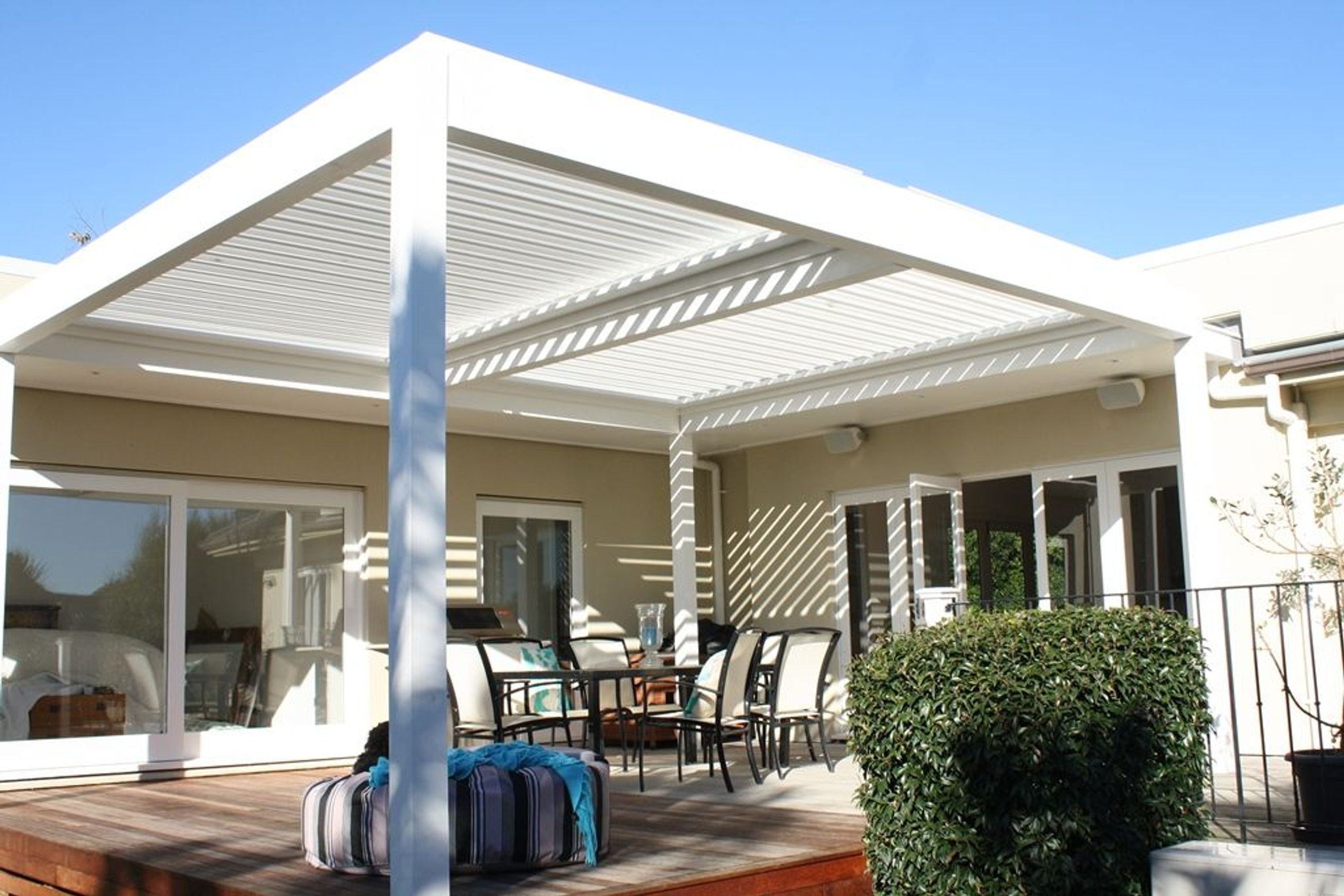 200 Suburban Opening Roof