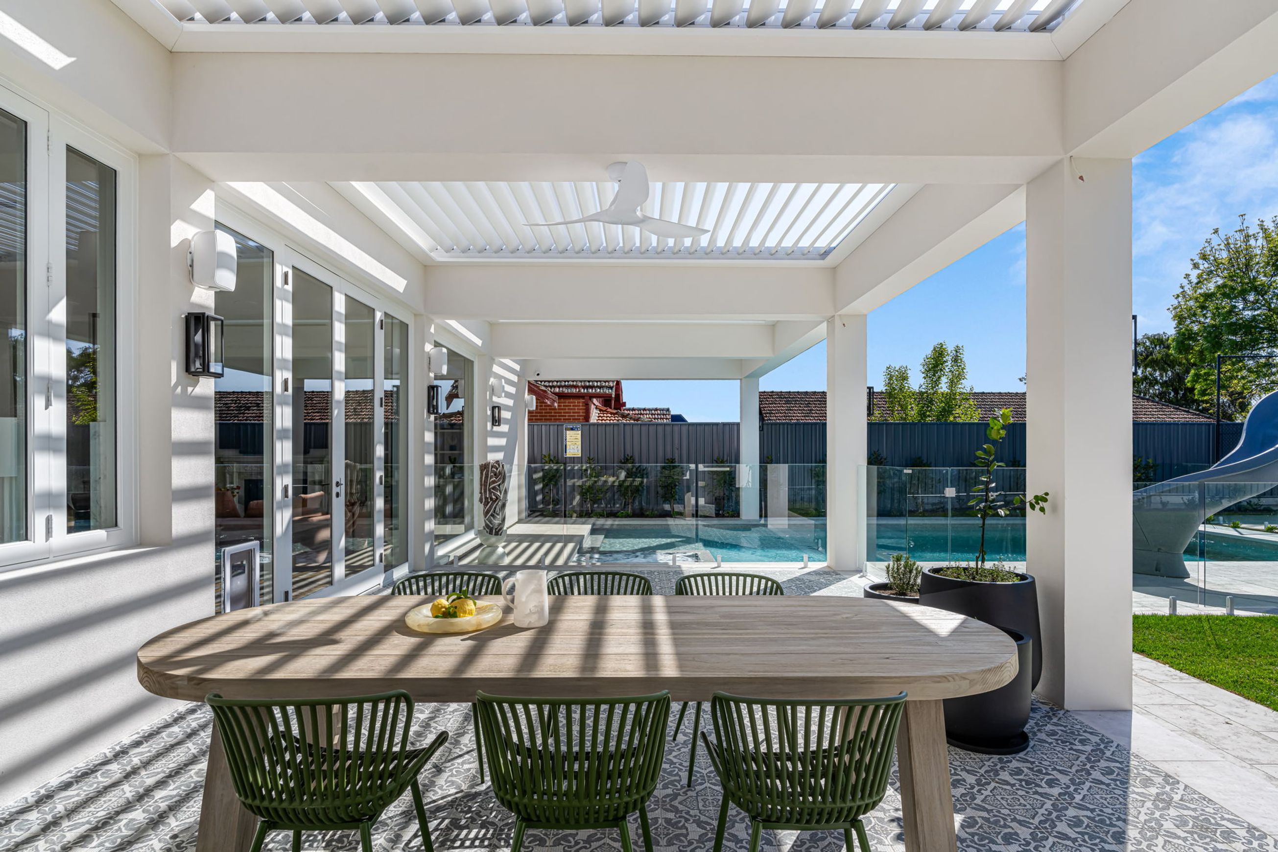 200 Suburban Opening Roof
