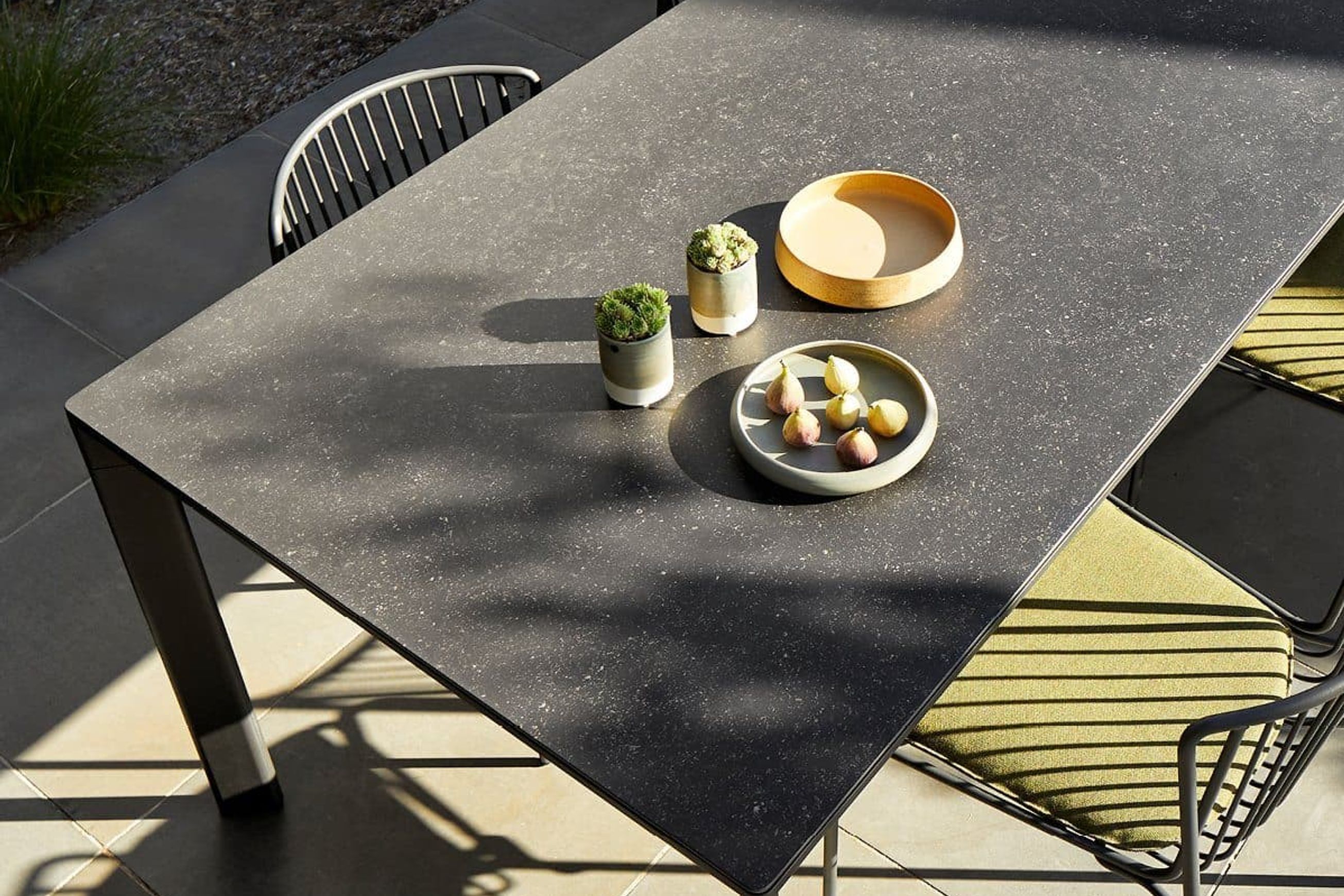 Addis | Bar Table
