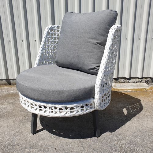 Tiki Swivelling Outdoor Lounge Chair