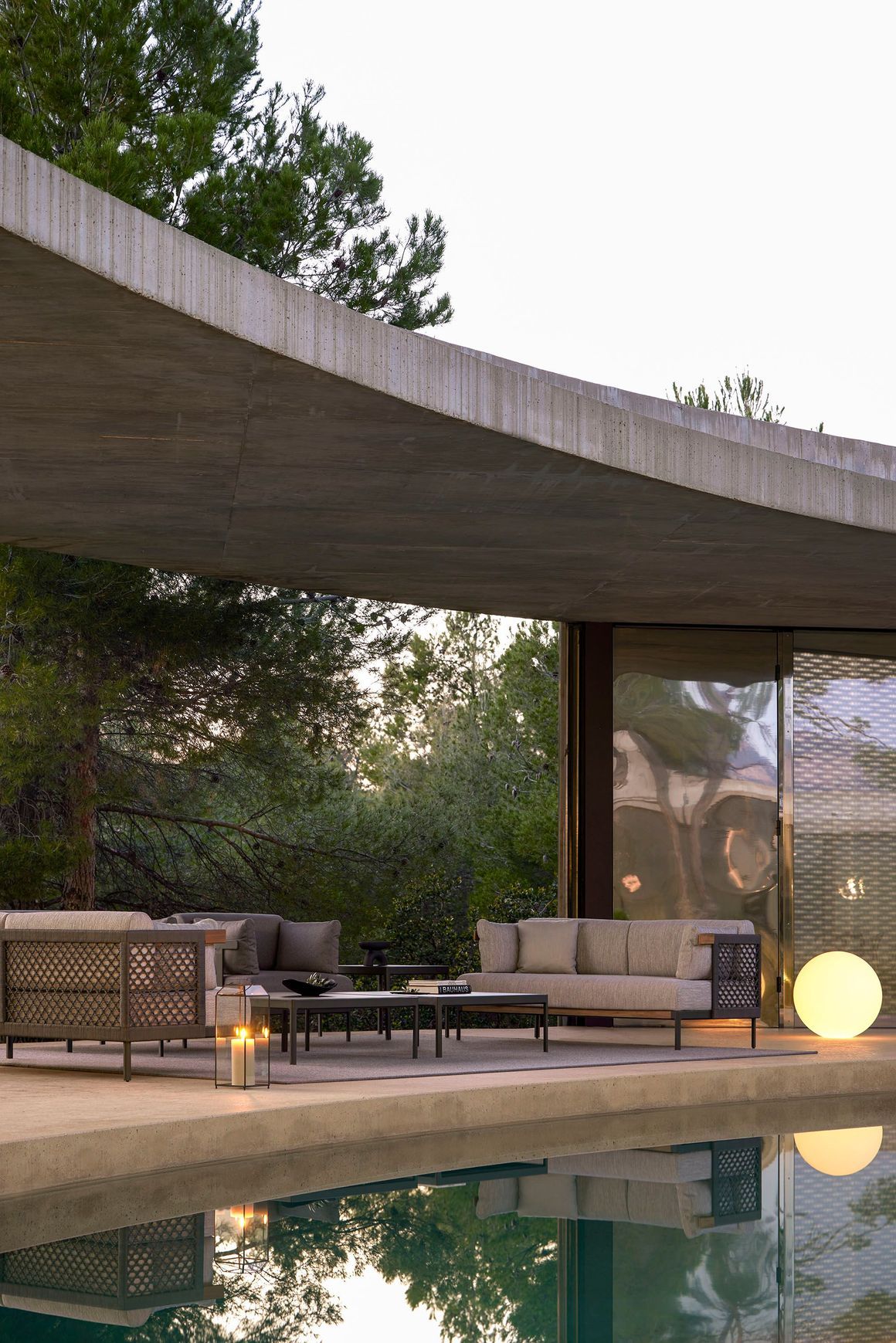 Legacy Outdoor 2-seater Sofa by Point