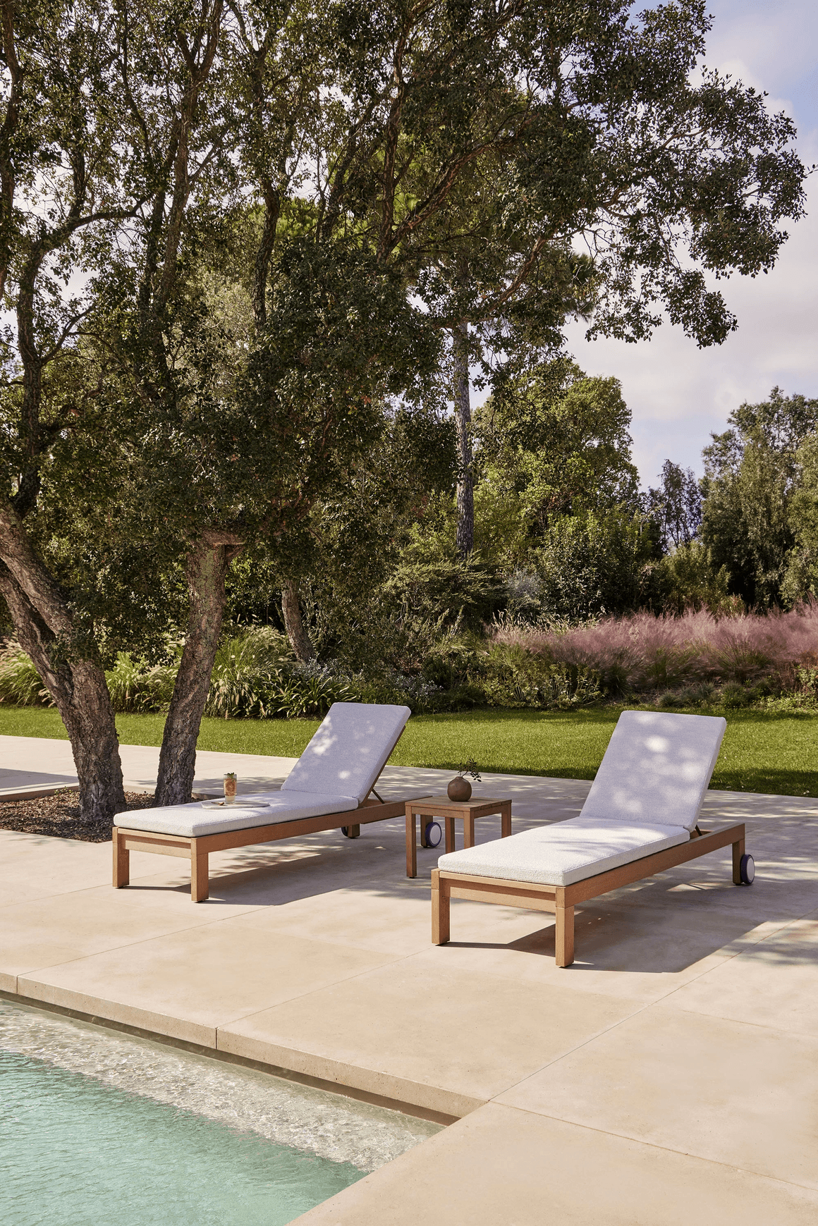 Kahn Outdoor Auxiliar Table by Point