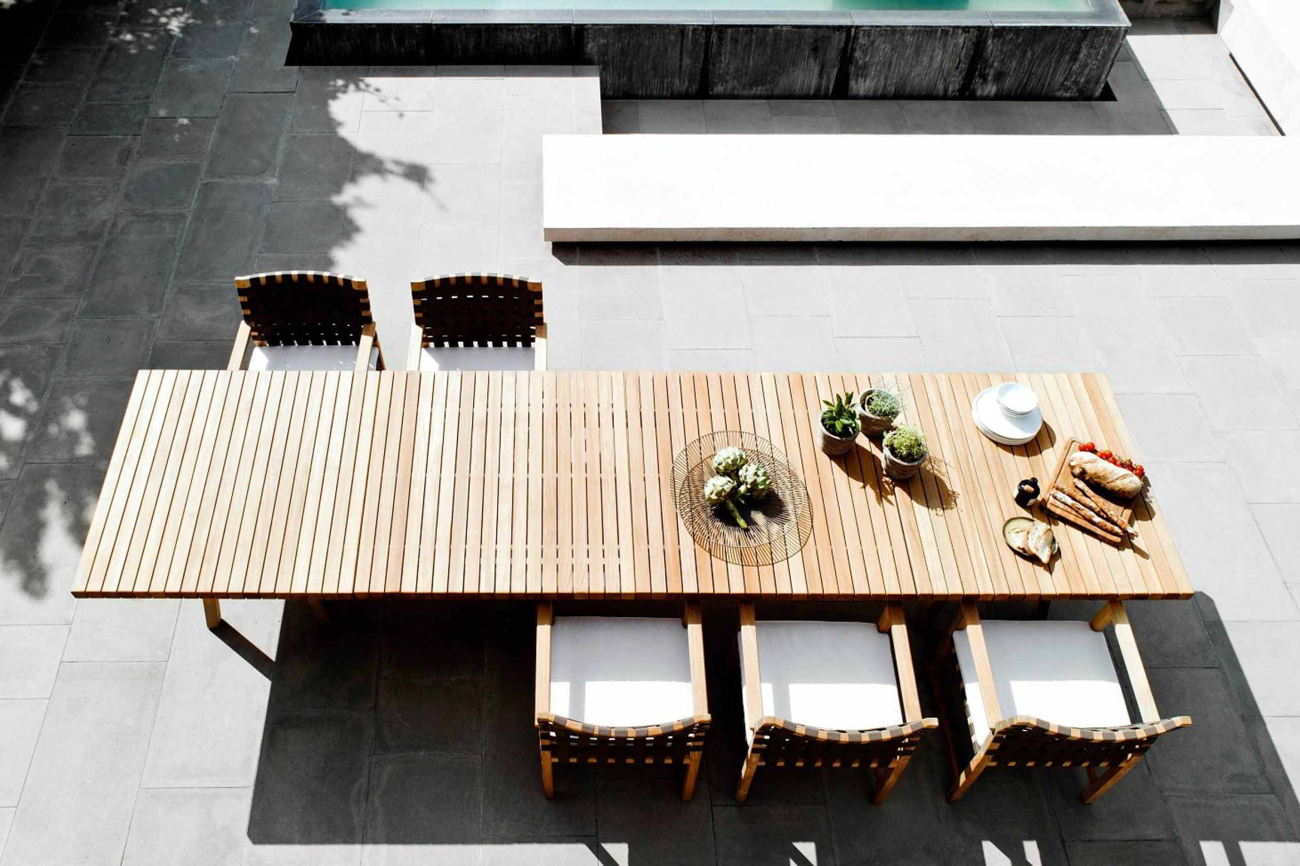 Vis a Vis | Tables