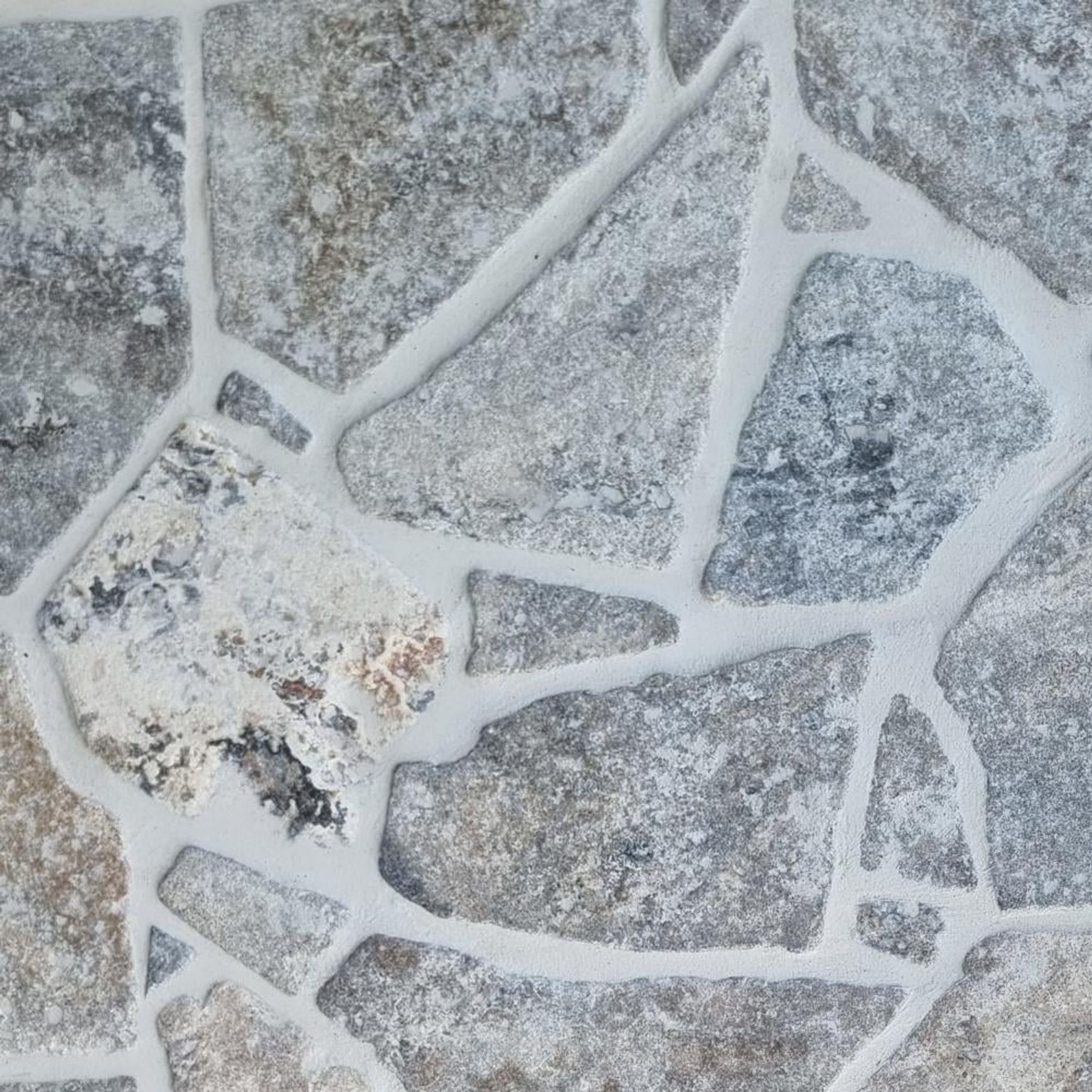 30mm Springbrook Classic Silver Travertine Crazy Paving