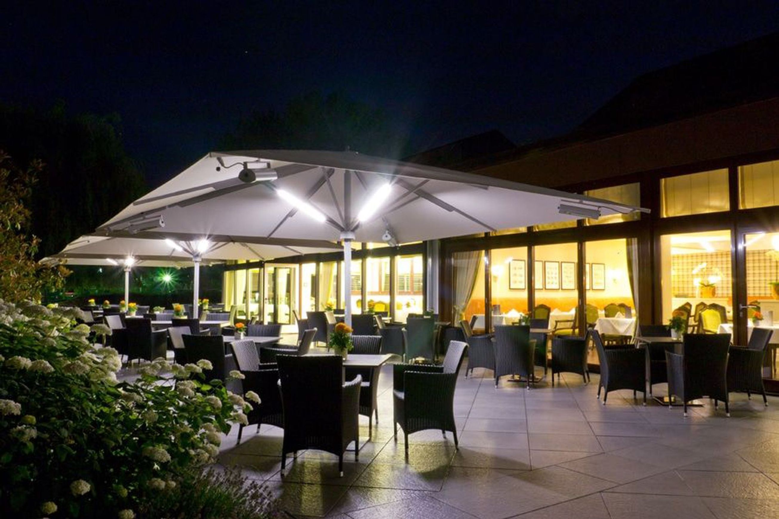 Big Ben Patio Umbrella - Caravita
