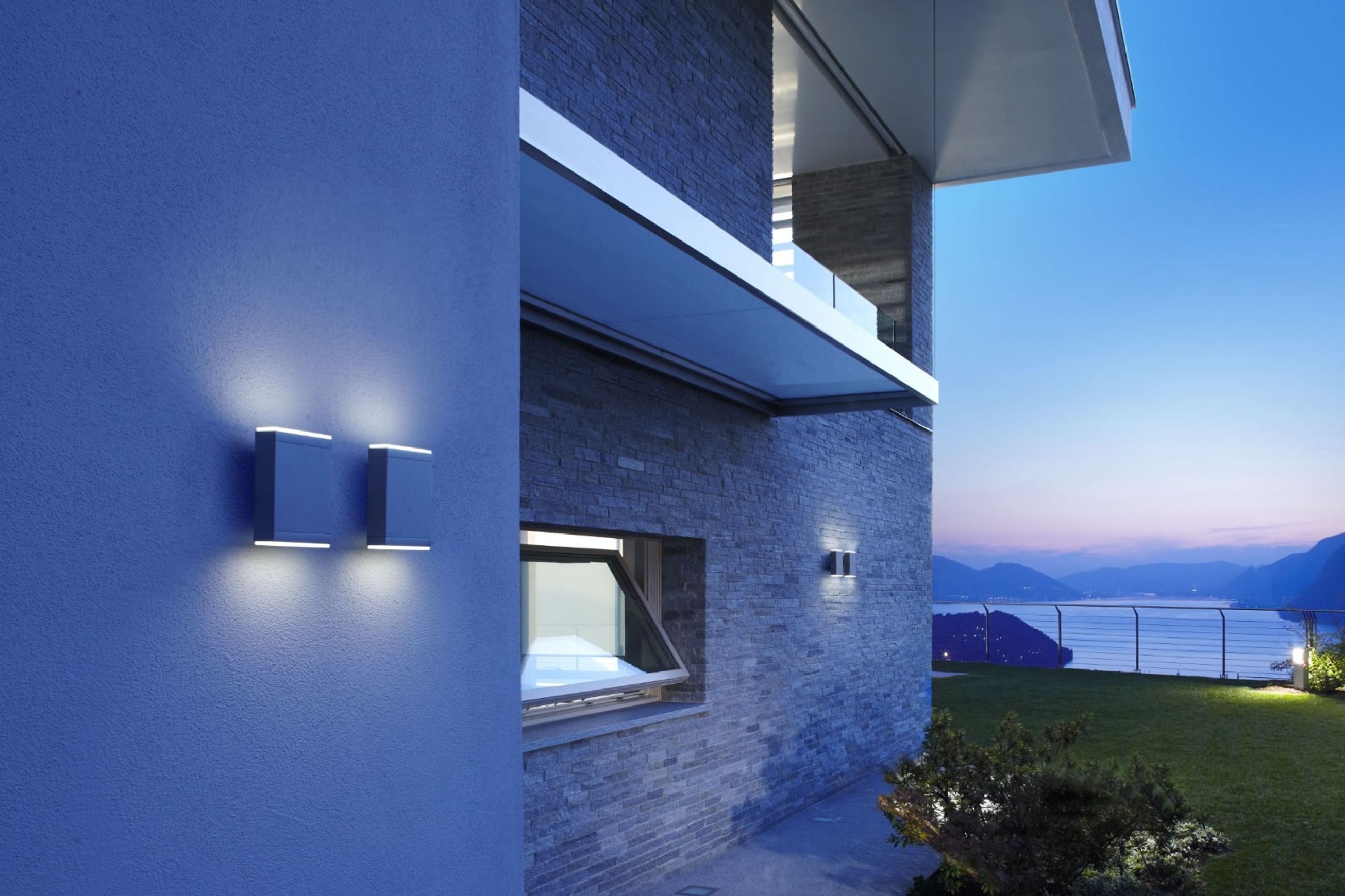 Plan Protruding Glass Outdoor Applique