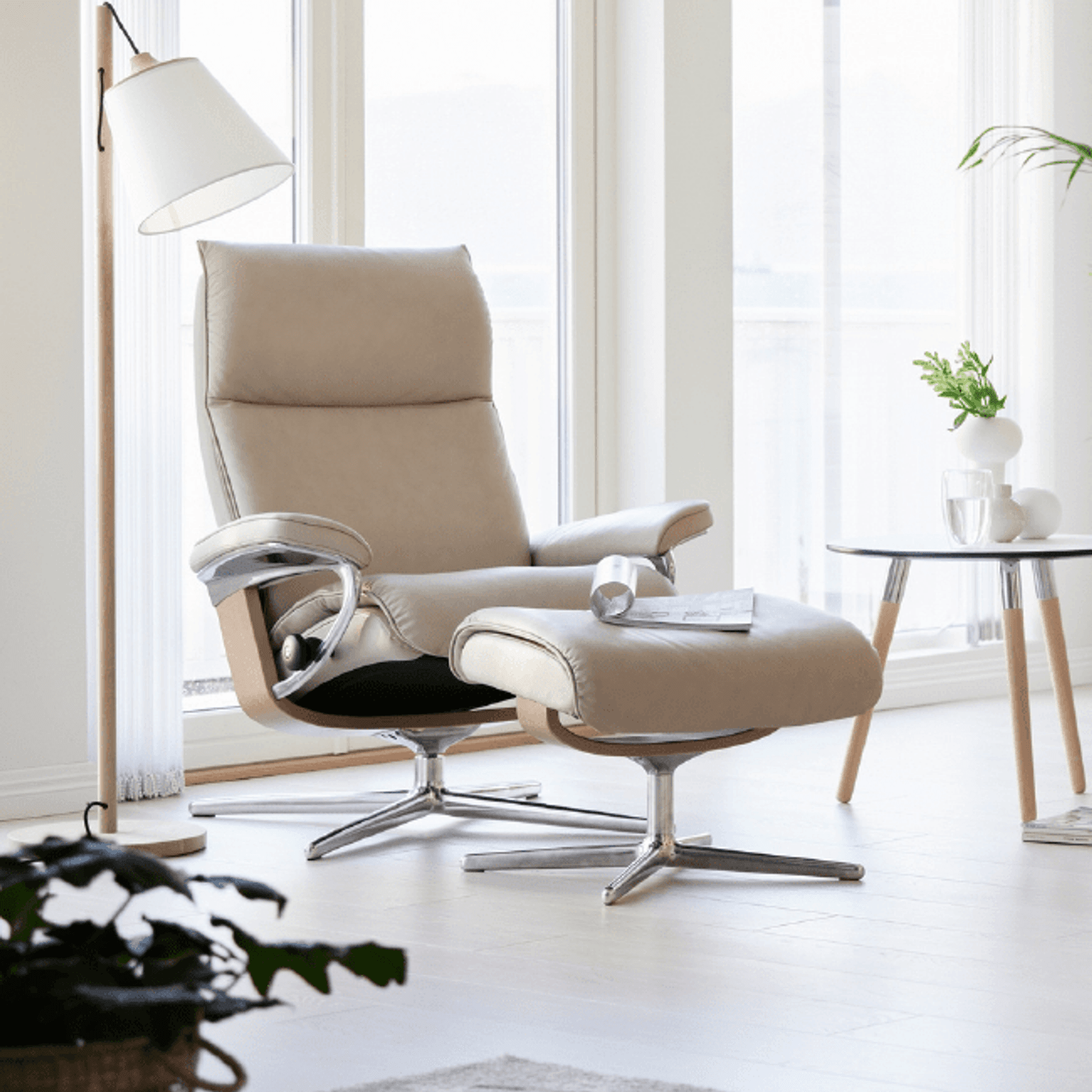 Stressless® Tokyo with Adjustable Headrest