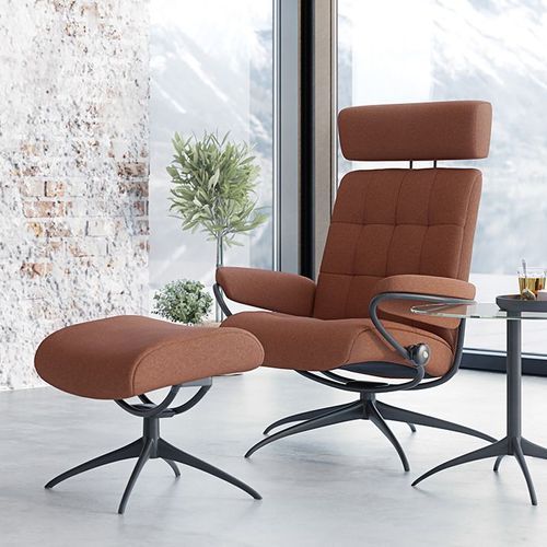 Stressless® London (M) Recliner w/ Adjustable Headrest