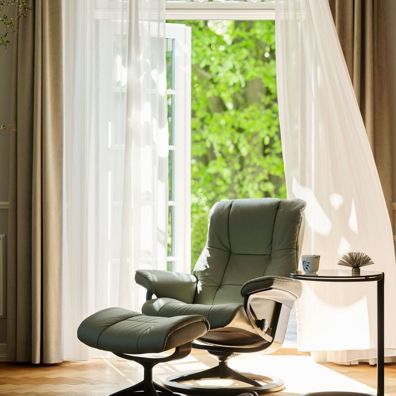 Stressless® Mayfair (M) Signature Recliner