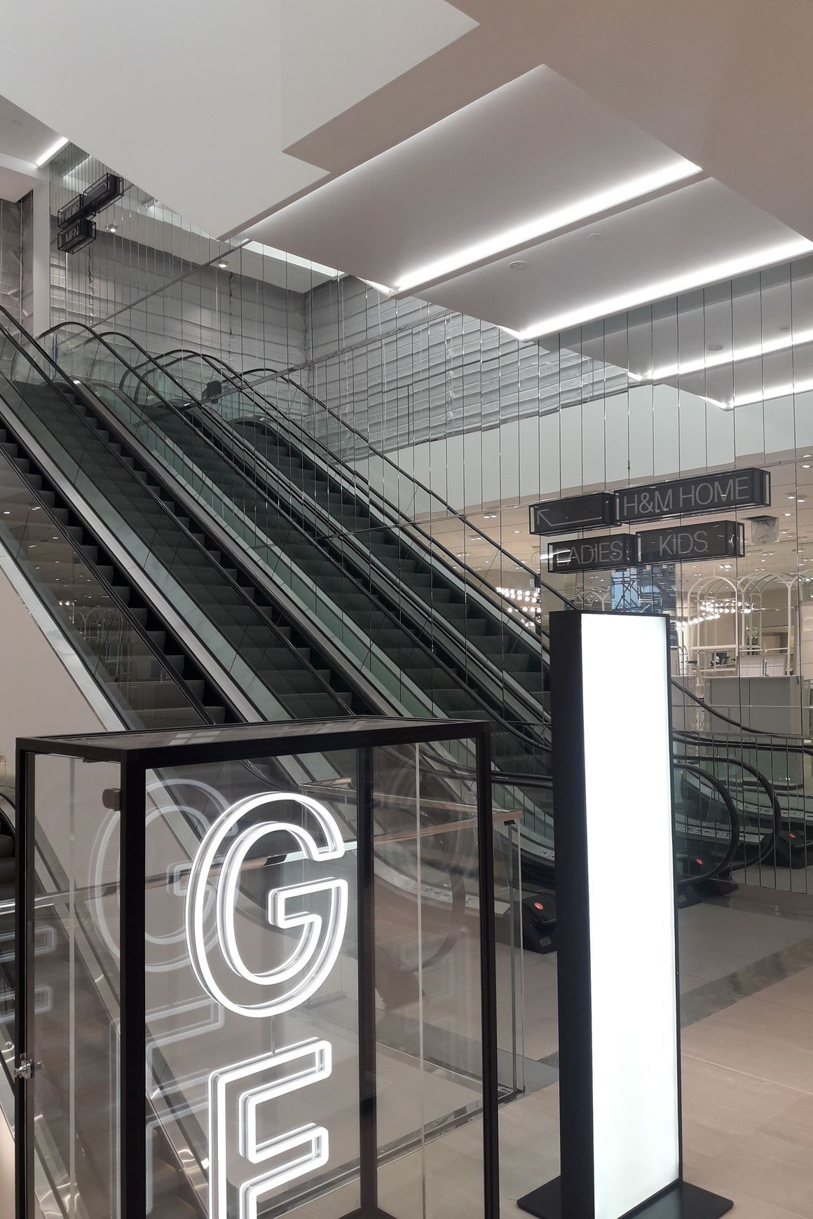 MirrorLign™ | Mirrored Glass Cladding