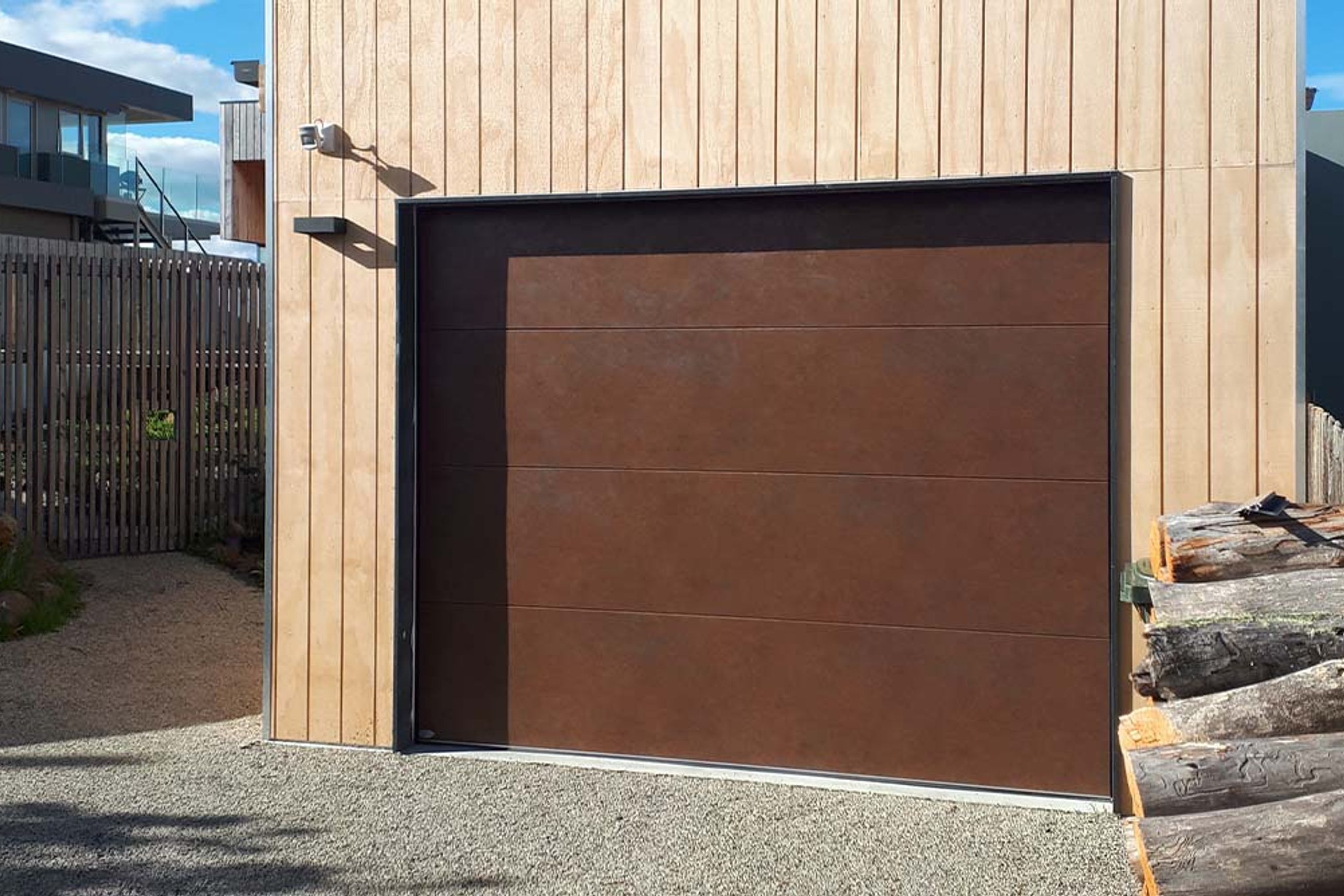UniCote® LUX Garage Doors | Sectional Doors