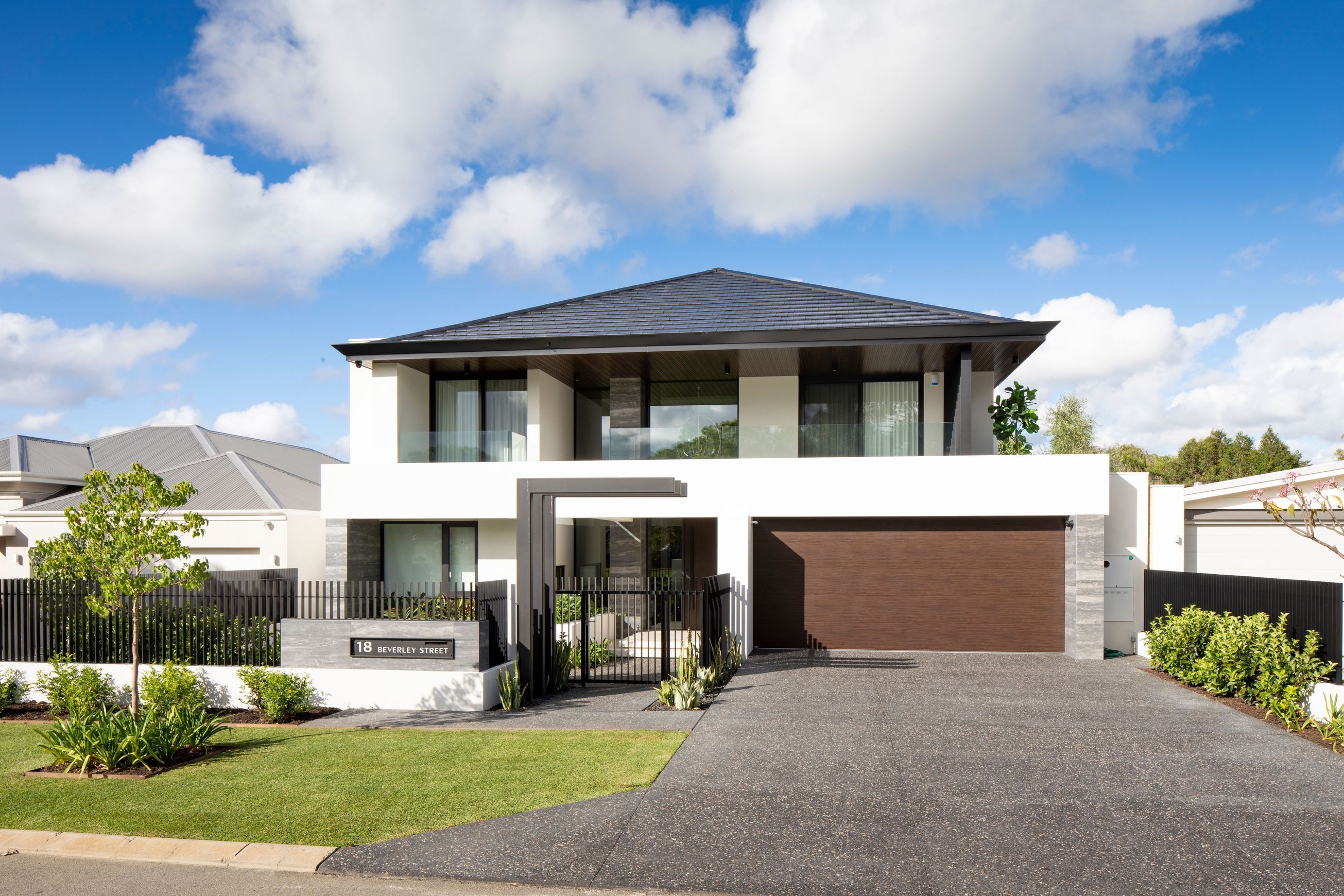 UniCote® LUX Garage Doors | Sectional Doors