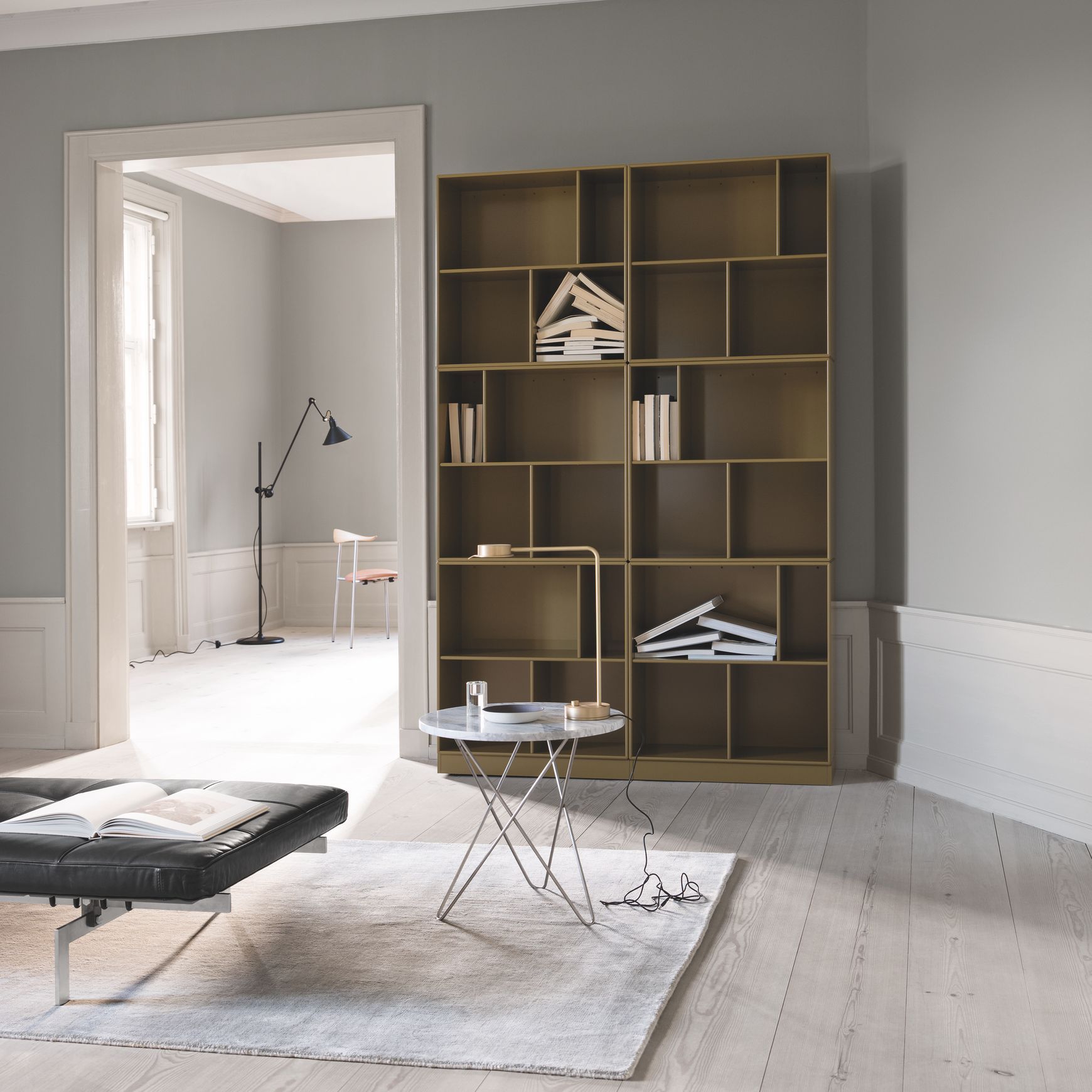 Read Bookshelf by Montana
