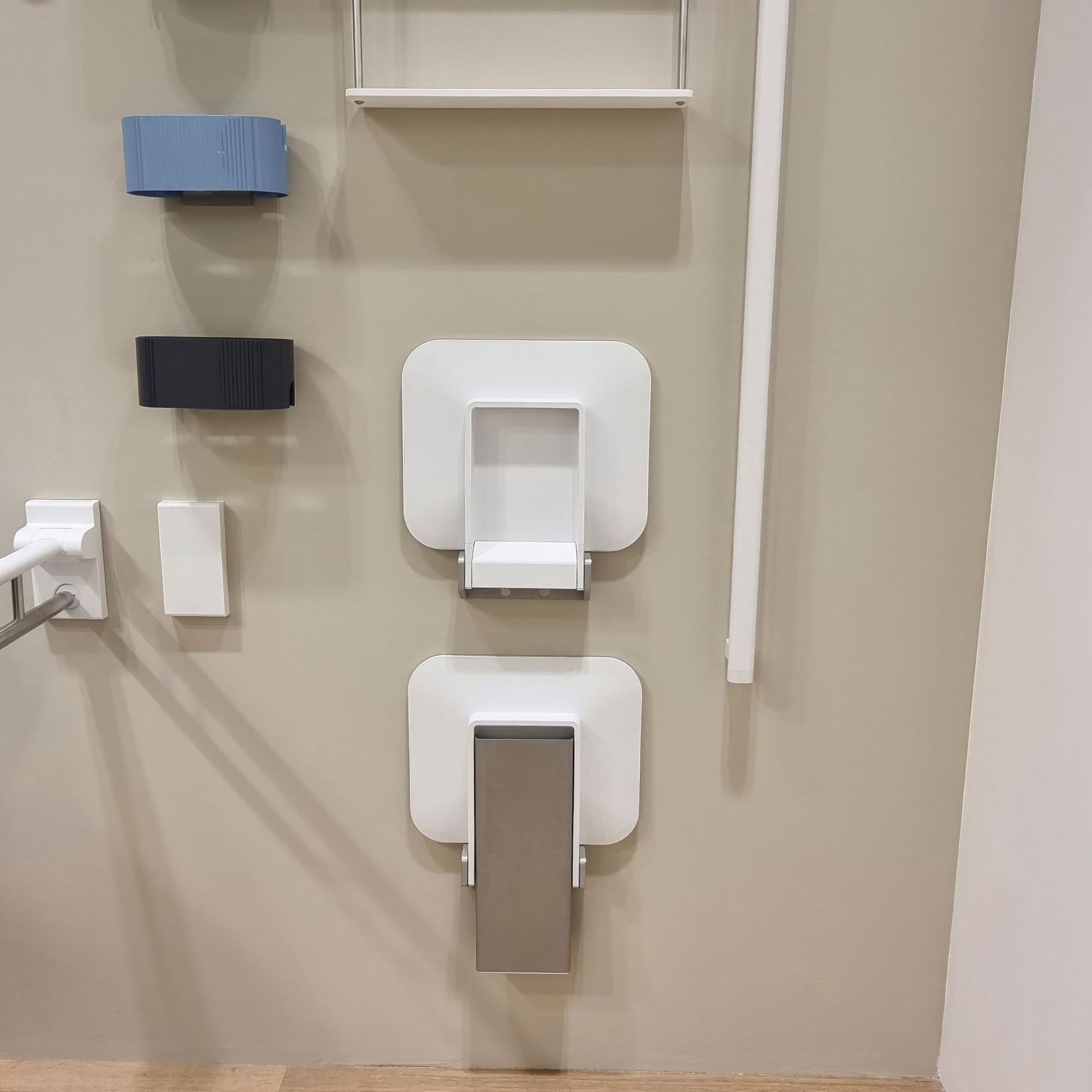 Omnia Shower Seat