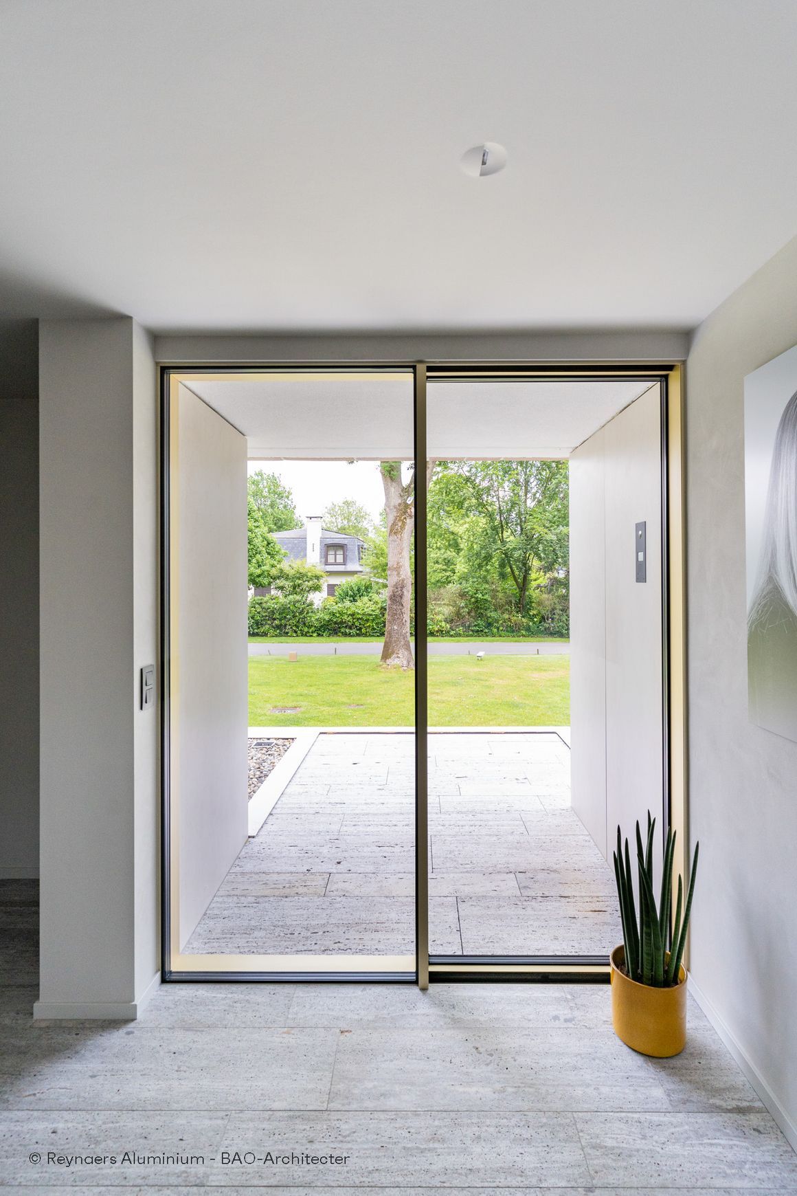 Minimal Sliding Door