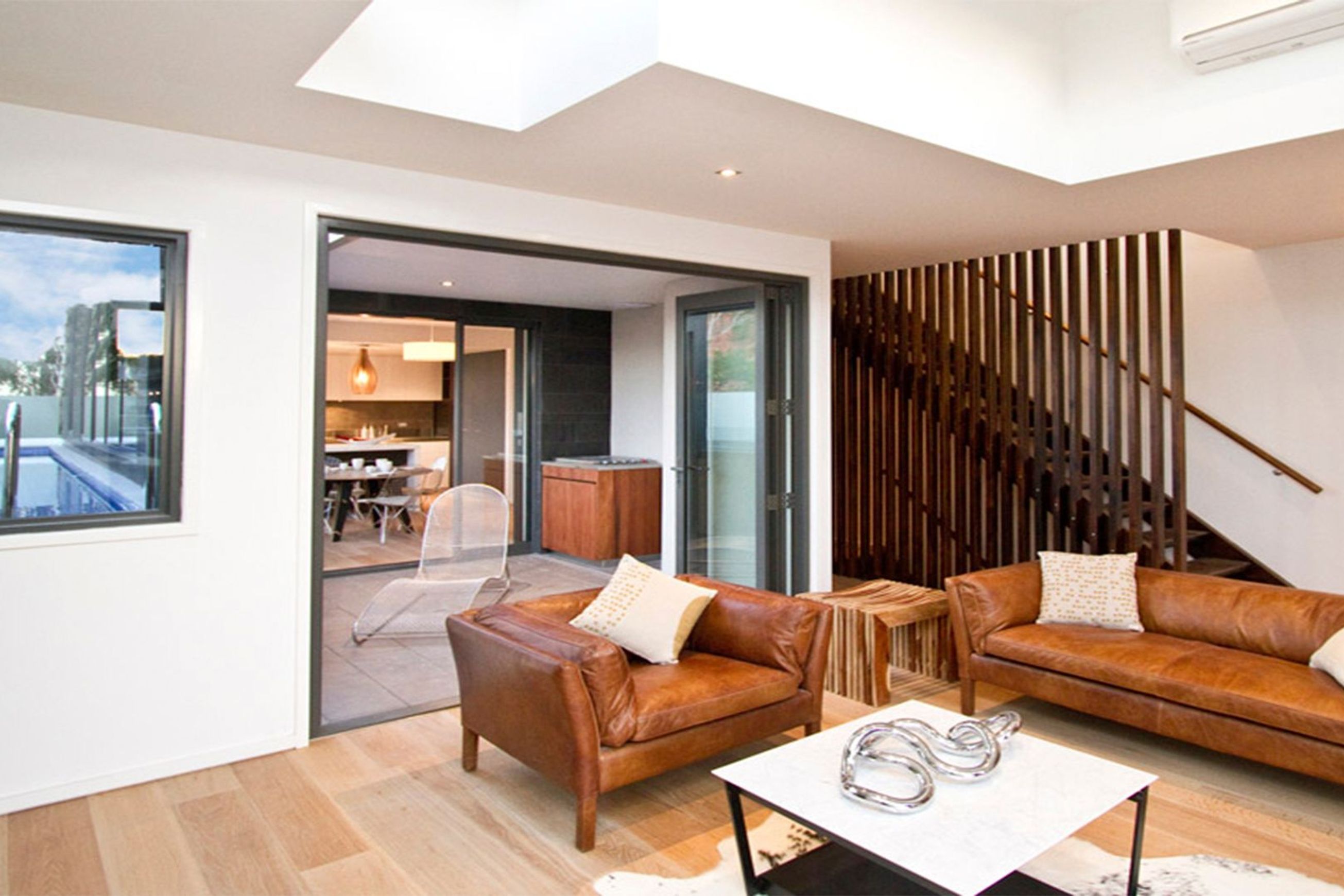 Vantage | Series 548 | Bi-fold Door