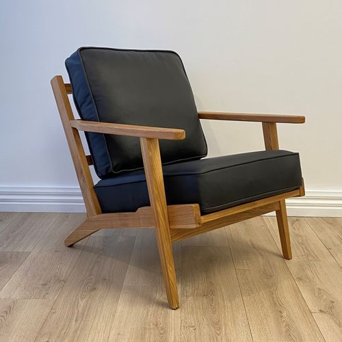 Lodge Armchair - Black Leather | Oak Frame