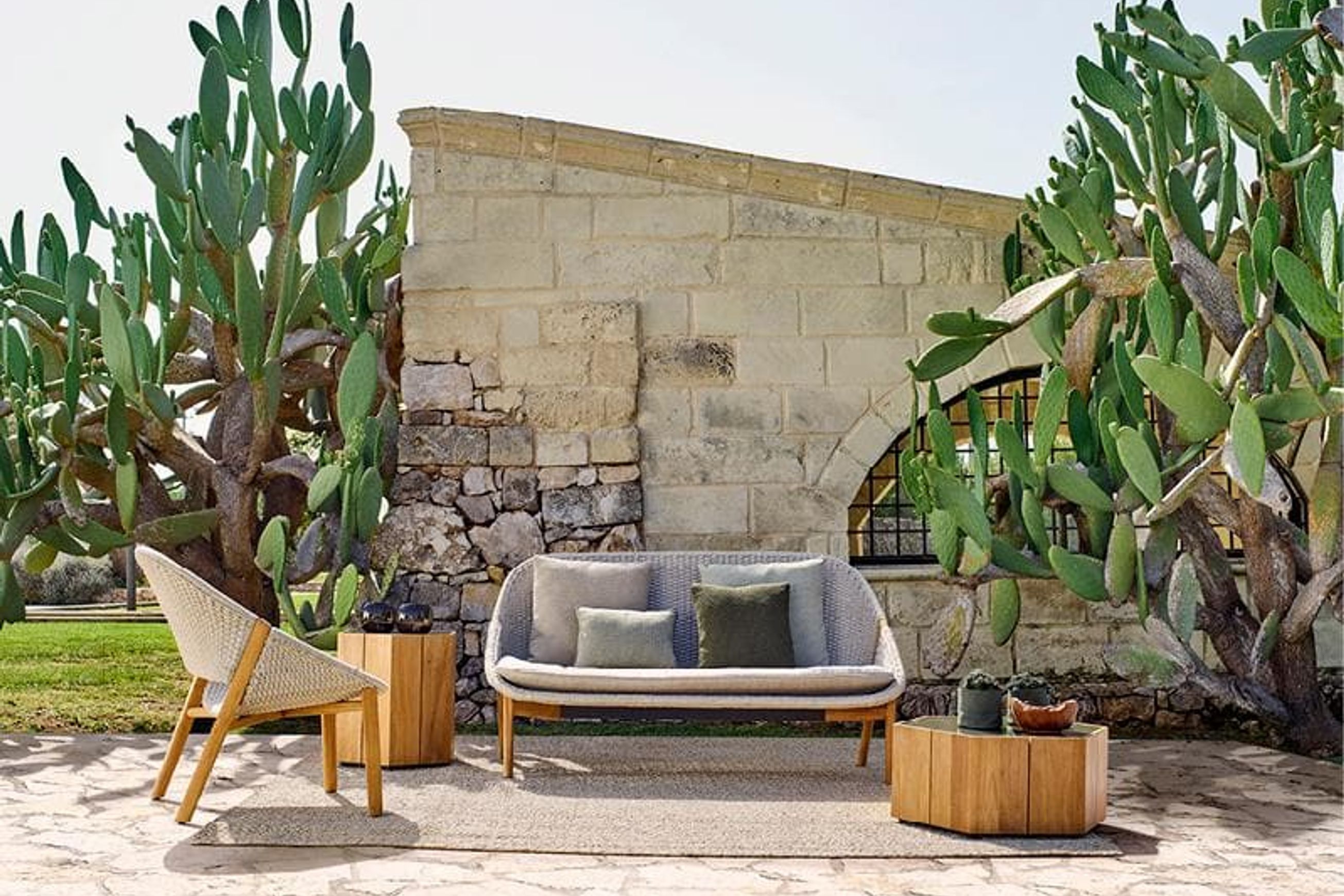 Elio | Lounge Chairs