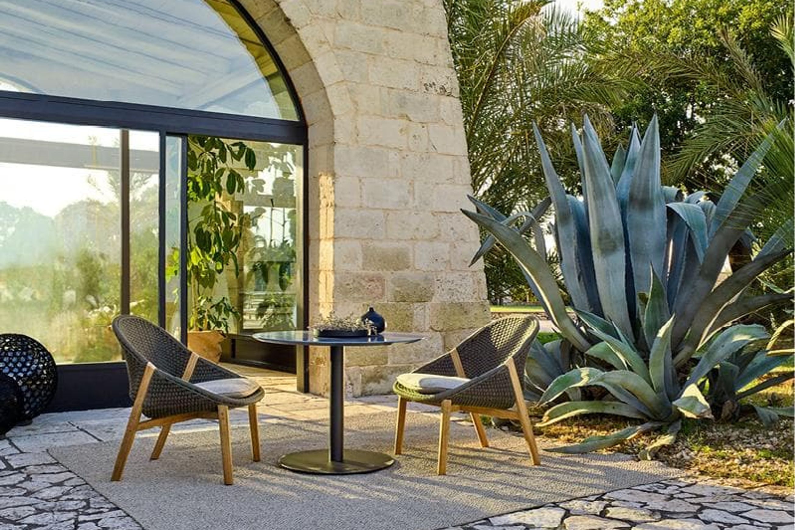 Elio | Lounge Chairs