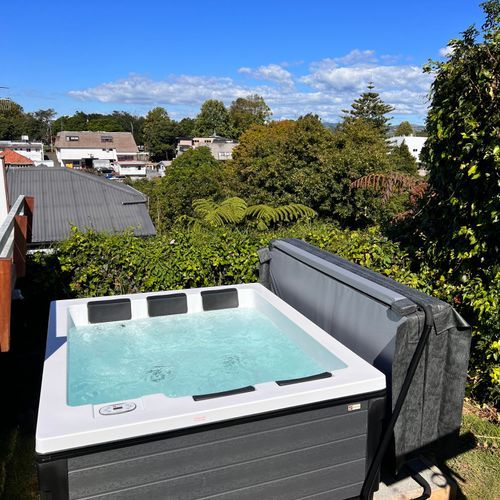 Serene 5 | Modern Spa Pool