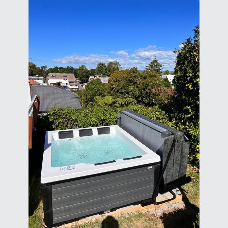 Serene 5 | Modern Spa Pool