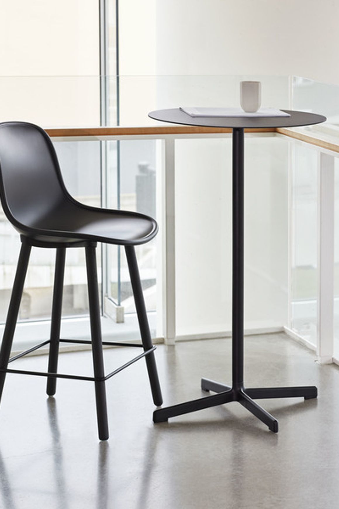 Neu 12 Barstool Un-upholstered