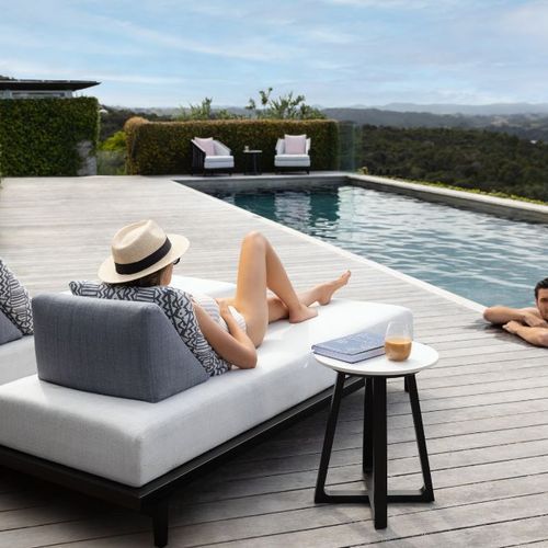 Porto Lounger Duo with table by Coco Wolf