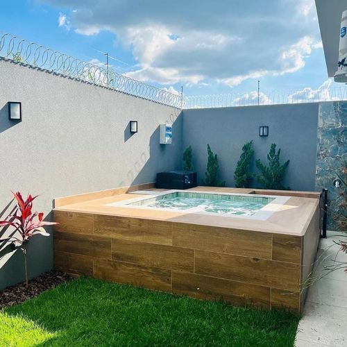 Keramos 2.14m x 2.11m x .86cm plunge swimming pool