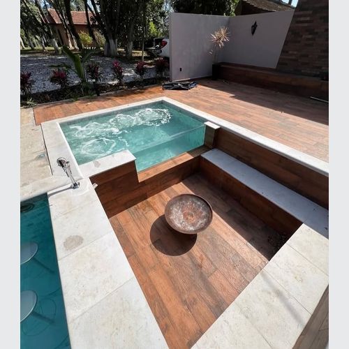 Keramos 2.14m x 2.11m x .86cm plunge swimming pool