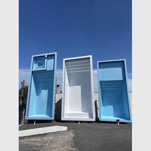 Tile Line Swimming Pools with Tanning ledge