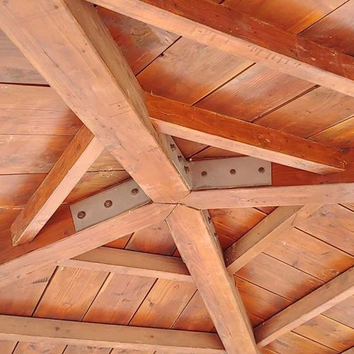 Exposed Macrocarpa Timber Beams