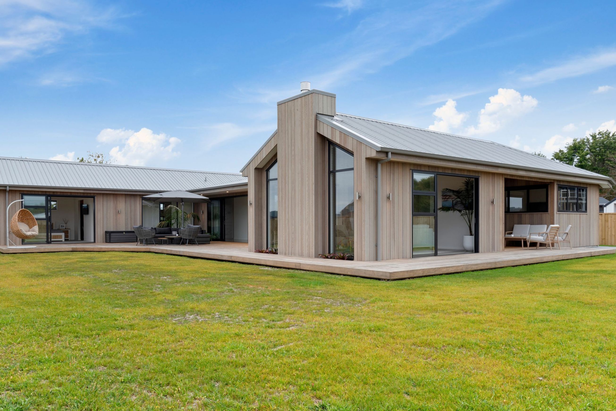 JSC Vertical Shiplap Timber Weatherboards