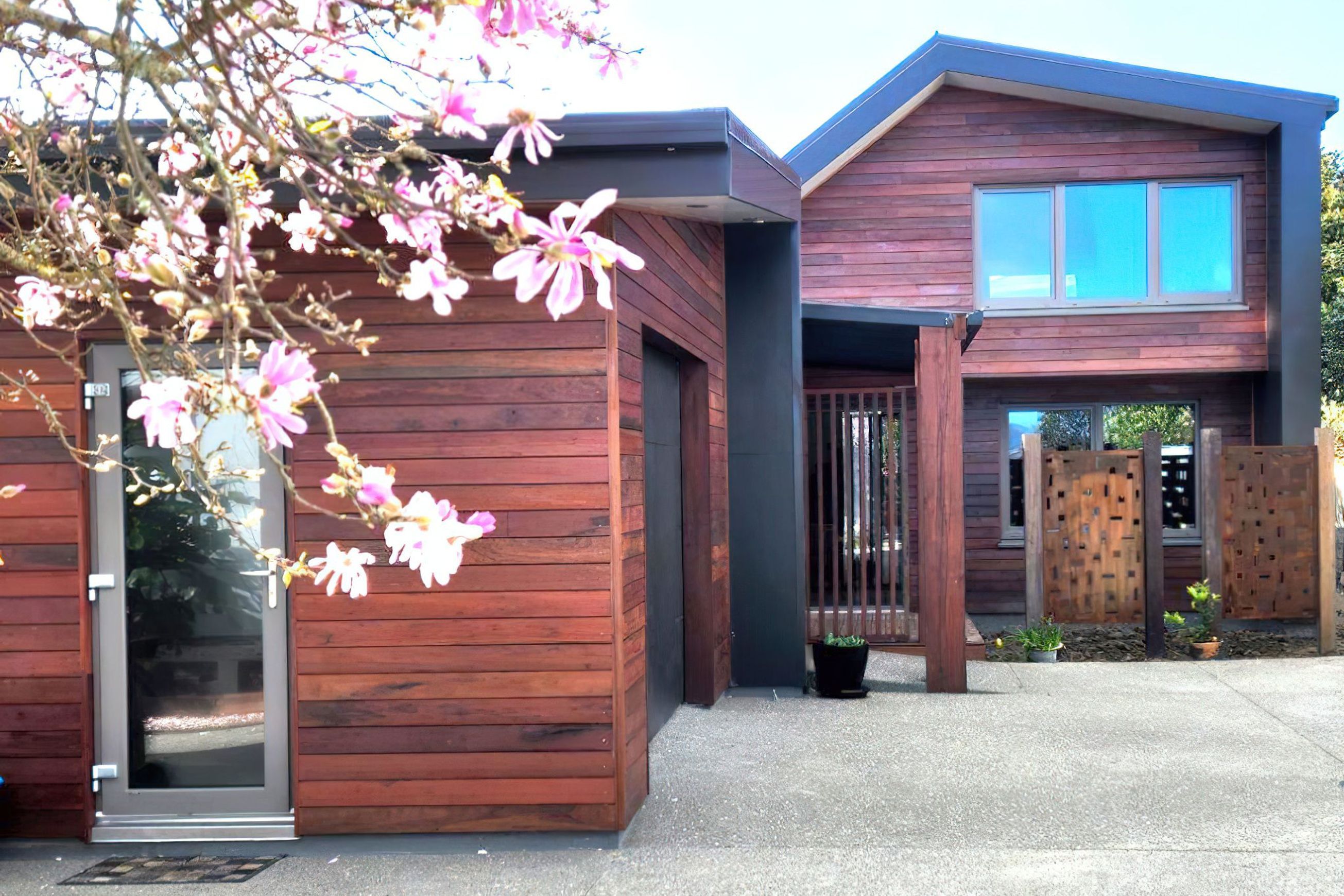 Cladding | Mixed brown/purple/red – dressed clear oil