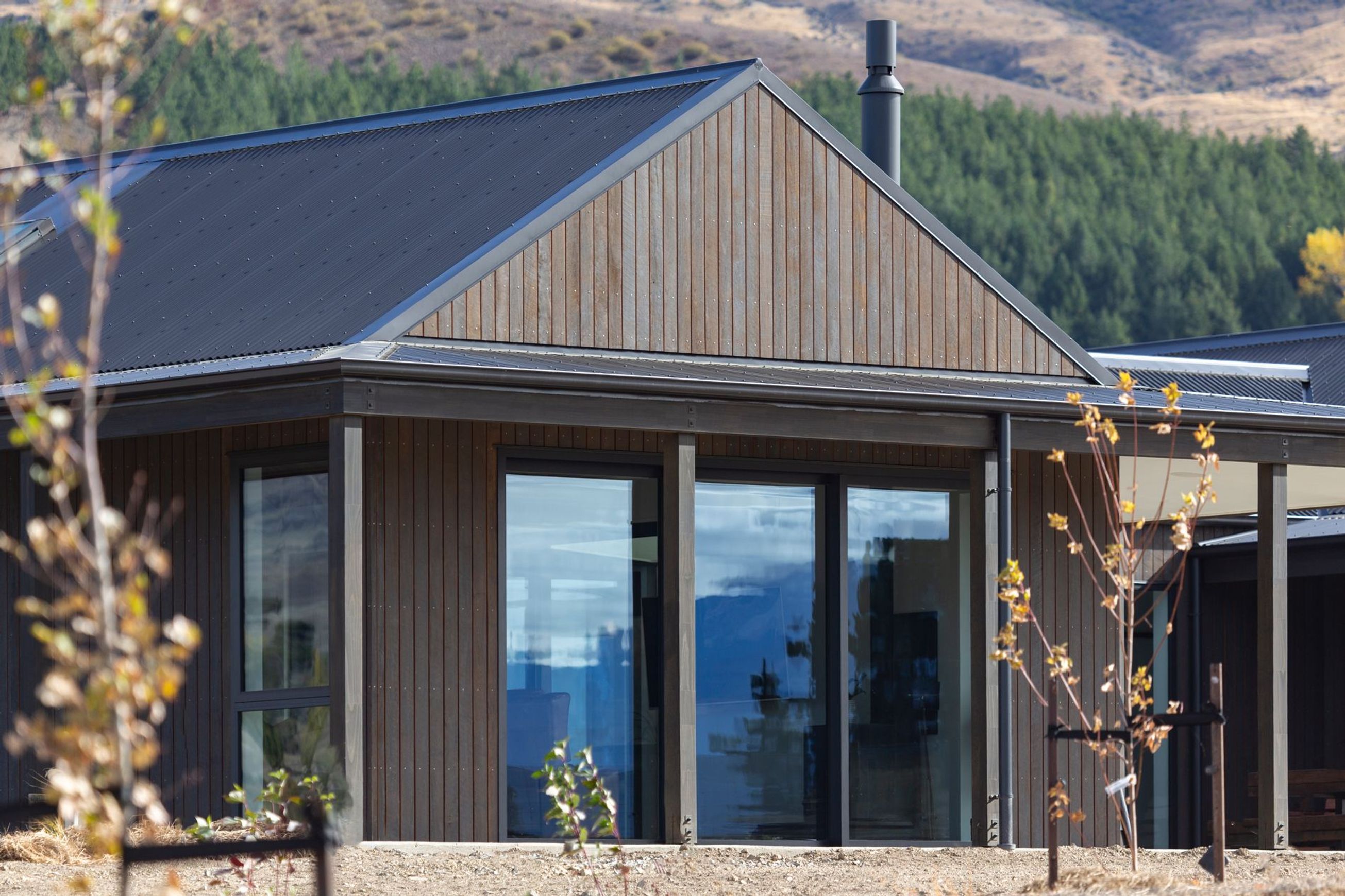 Cladding | Sawn face – smokey grey oil/tint