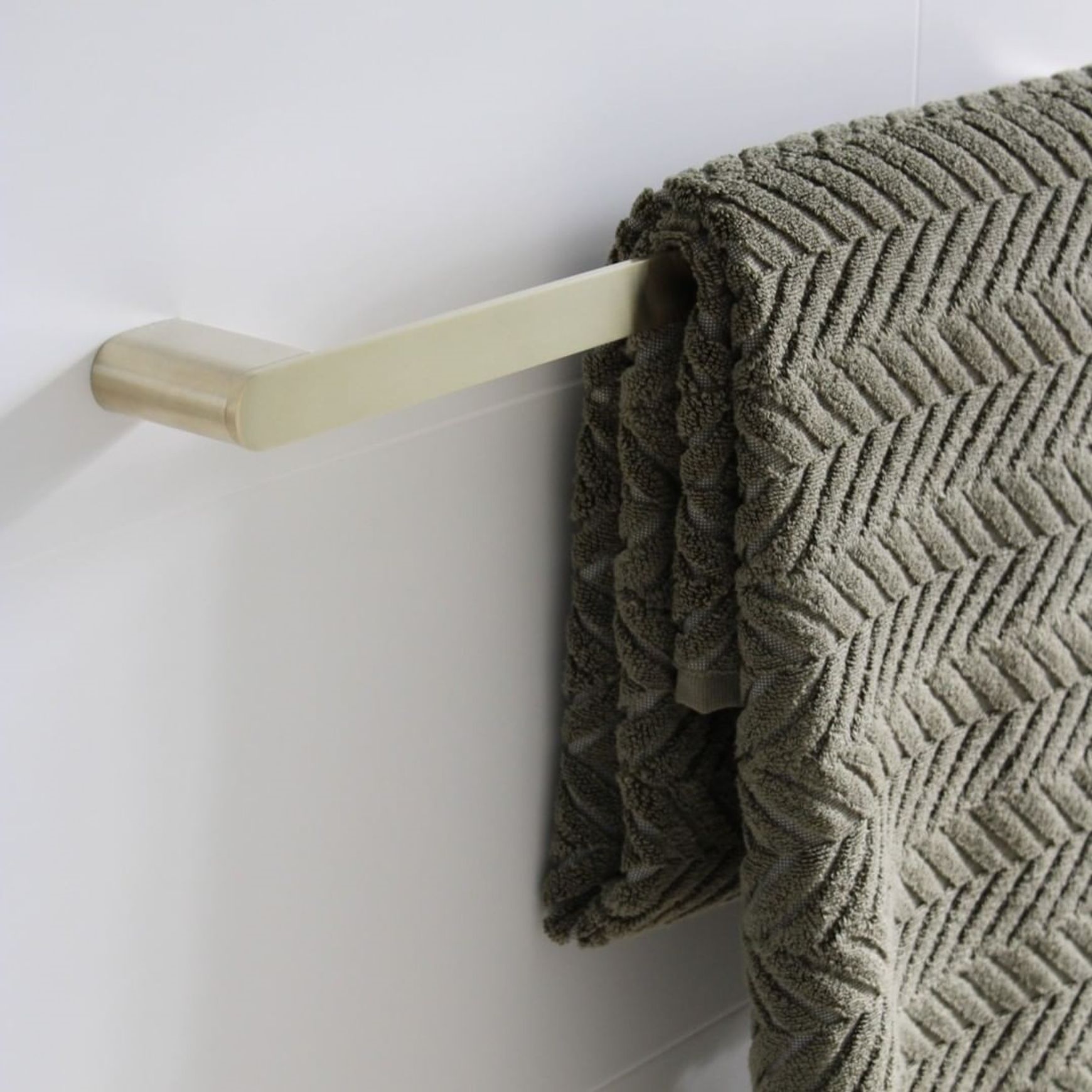 Bianca Single Towel Rail 600mm | Brushed Gold