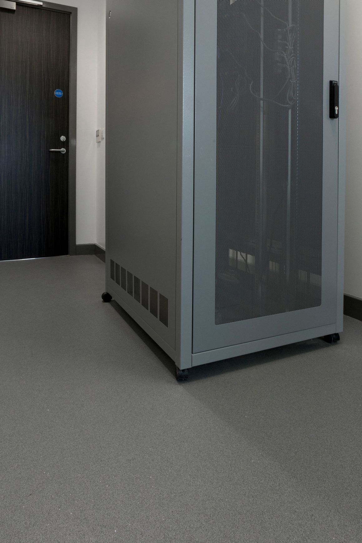 Altro Walkway™ 20 SD - R10 Static Dissipative Safety Flooring