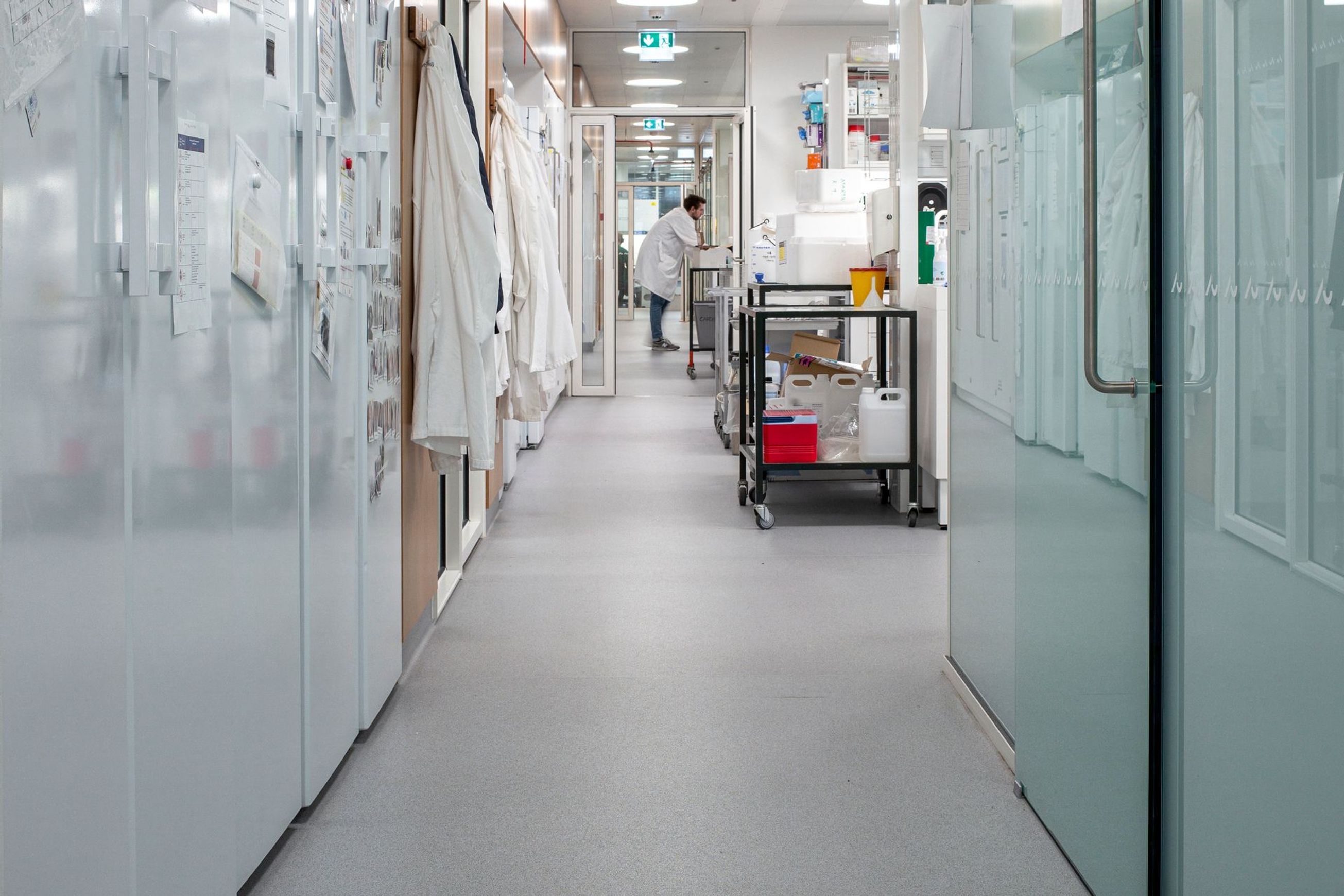 Altro Walkway™ 20 SD - R10 Static Dissipative Safety Flooring