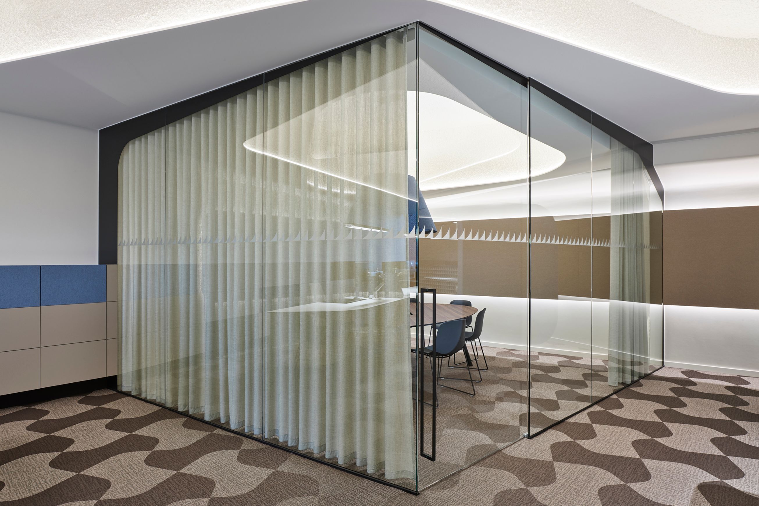 Versatile shaped woven eco-vinyl tiles by ntgrate®