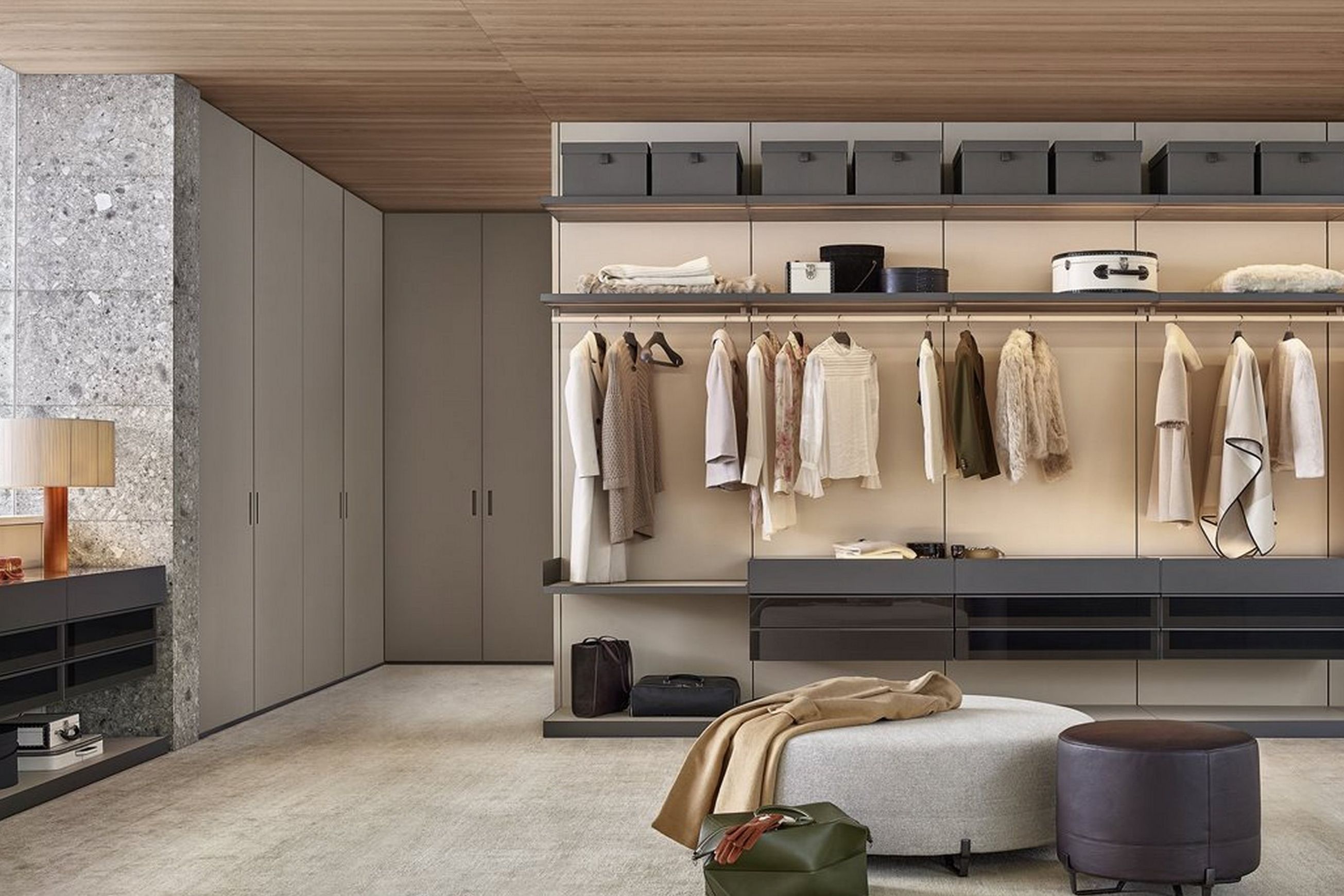 Ubik Walk-In Closet